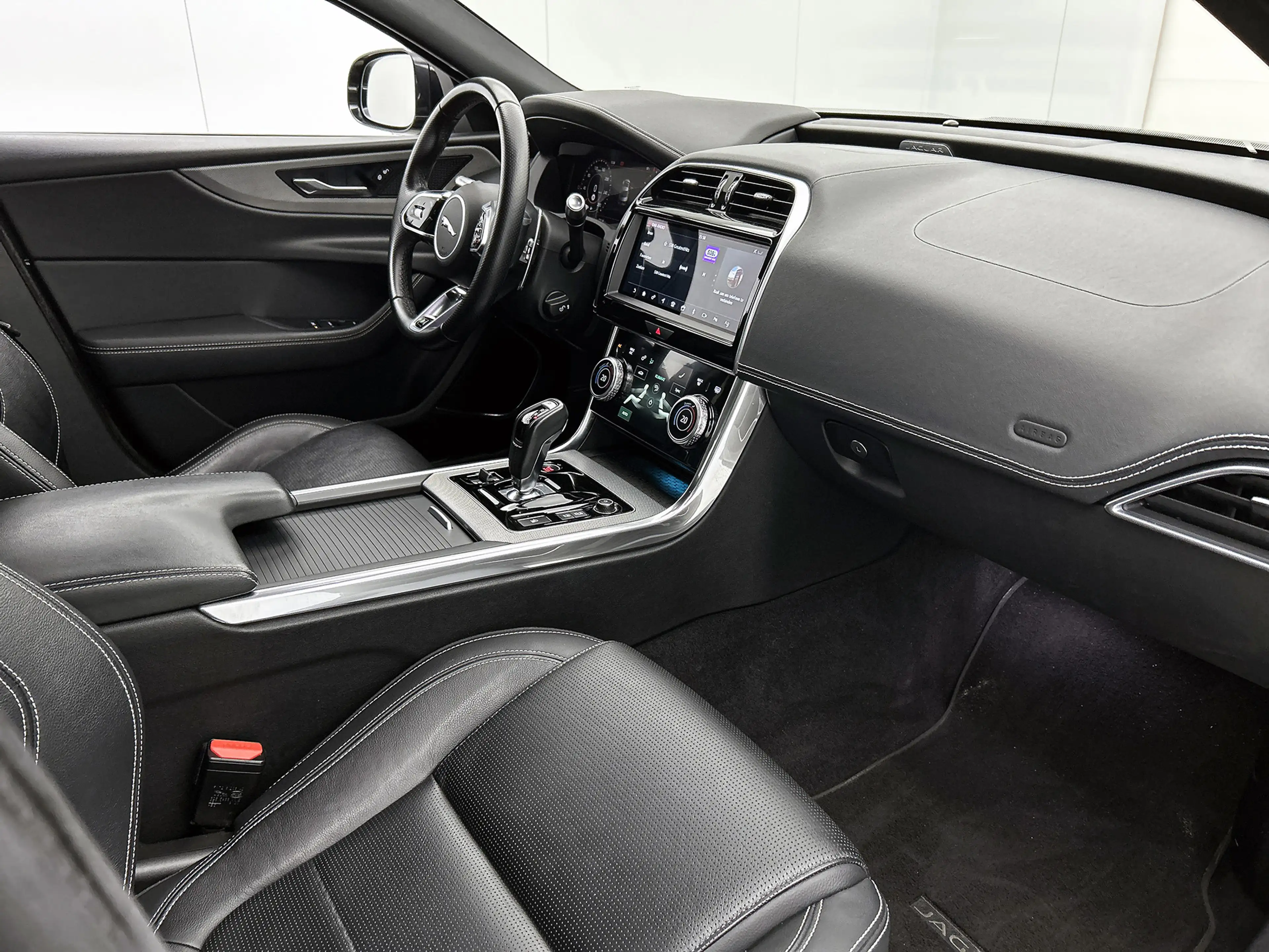 Jaguar XE 2.0 P250 R-Dynamic SE | Camera | Cruise Control | — photo 13