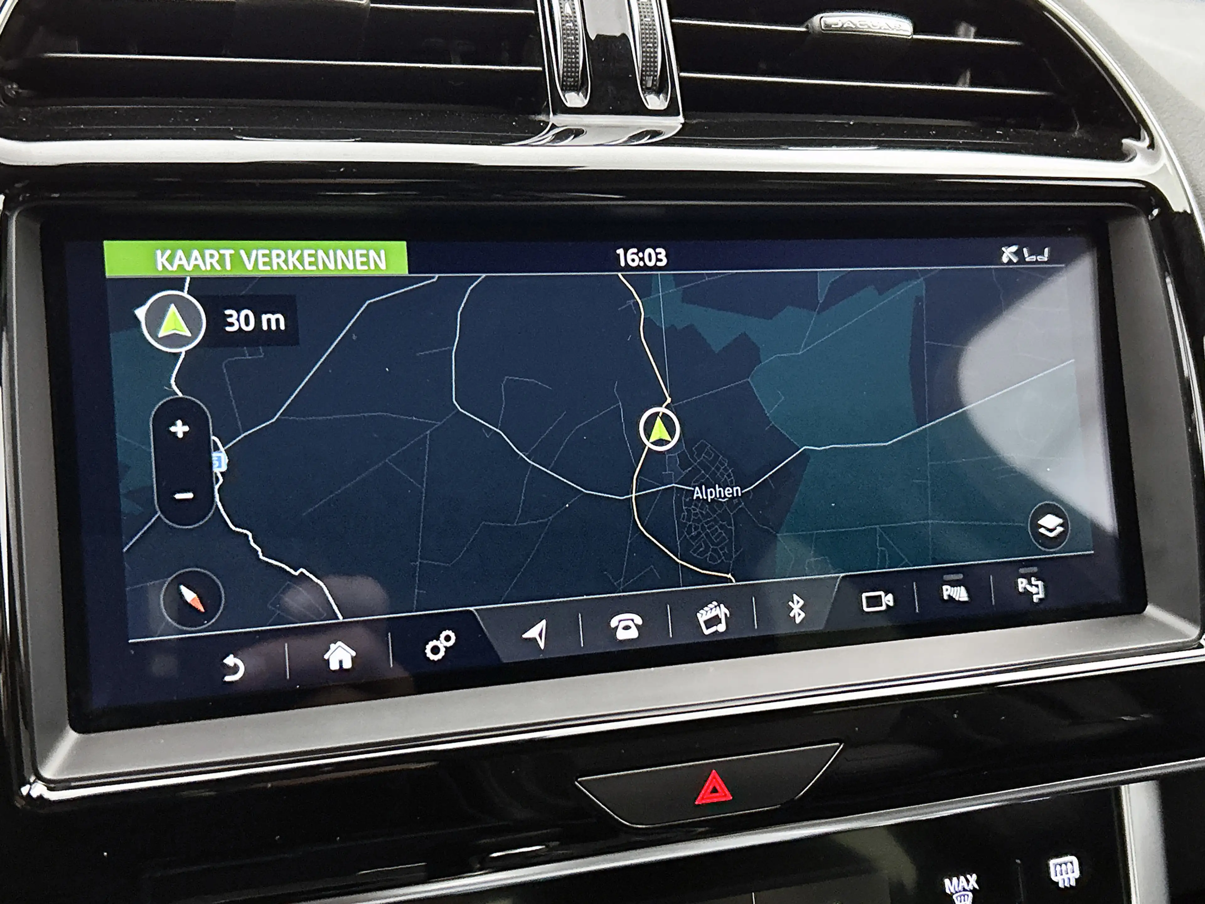 Jaguar XE 2.0 P250 R-Dynamic SE | Camera | Cruise Control | — photo 31