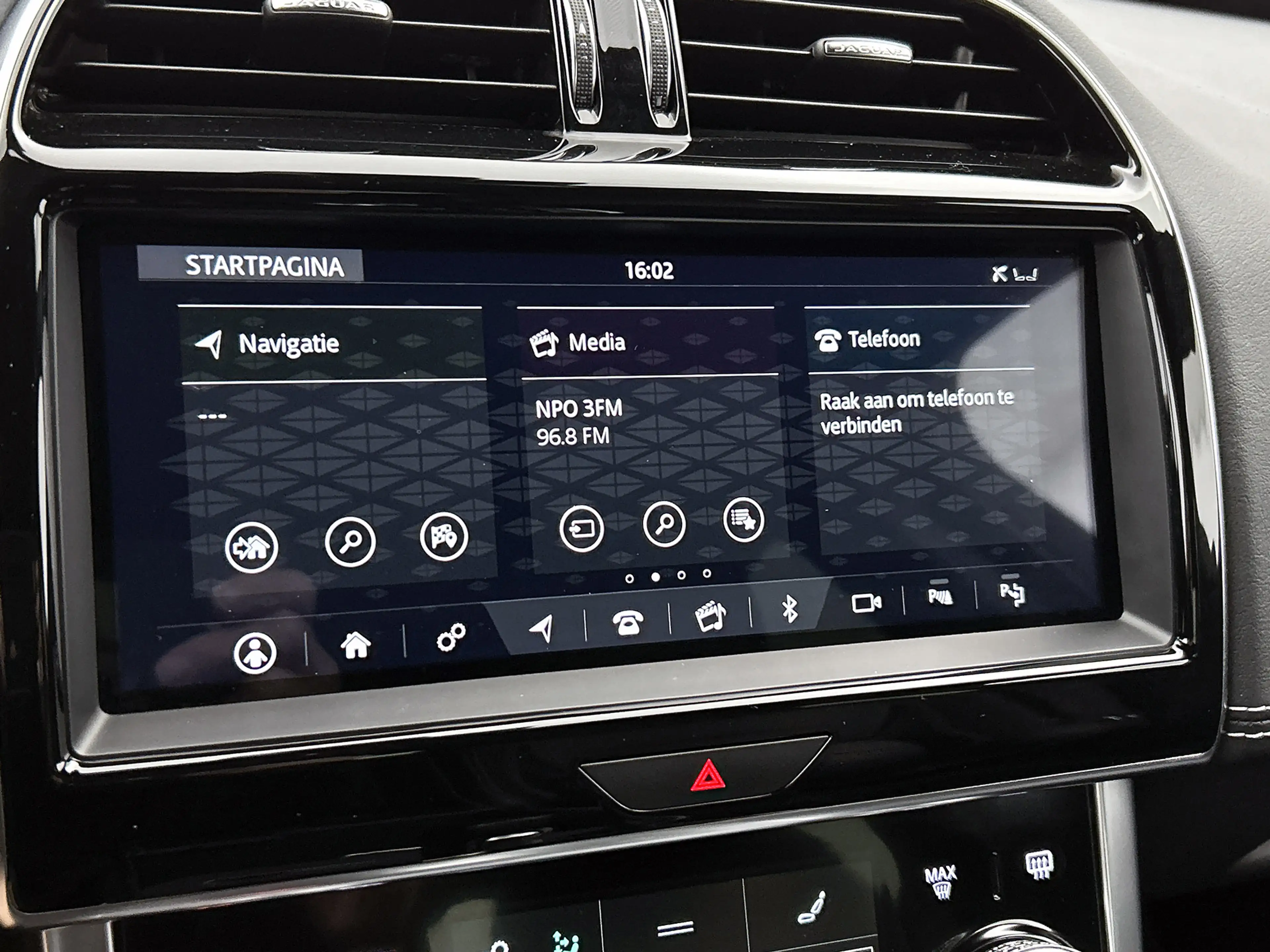 Jaguar XE 2.0 P250 R-Dynamic SE | Camera | Cruise Control | — photo 30