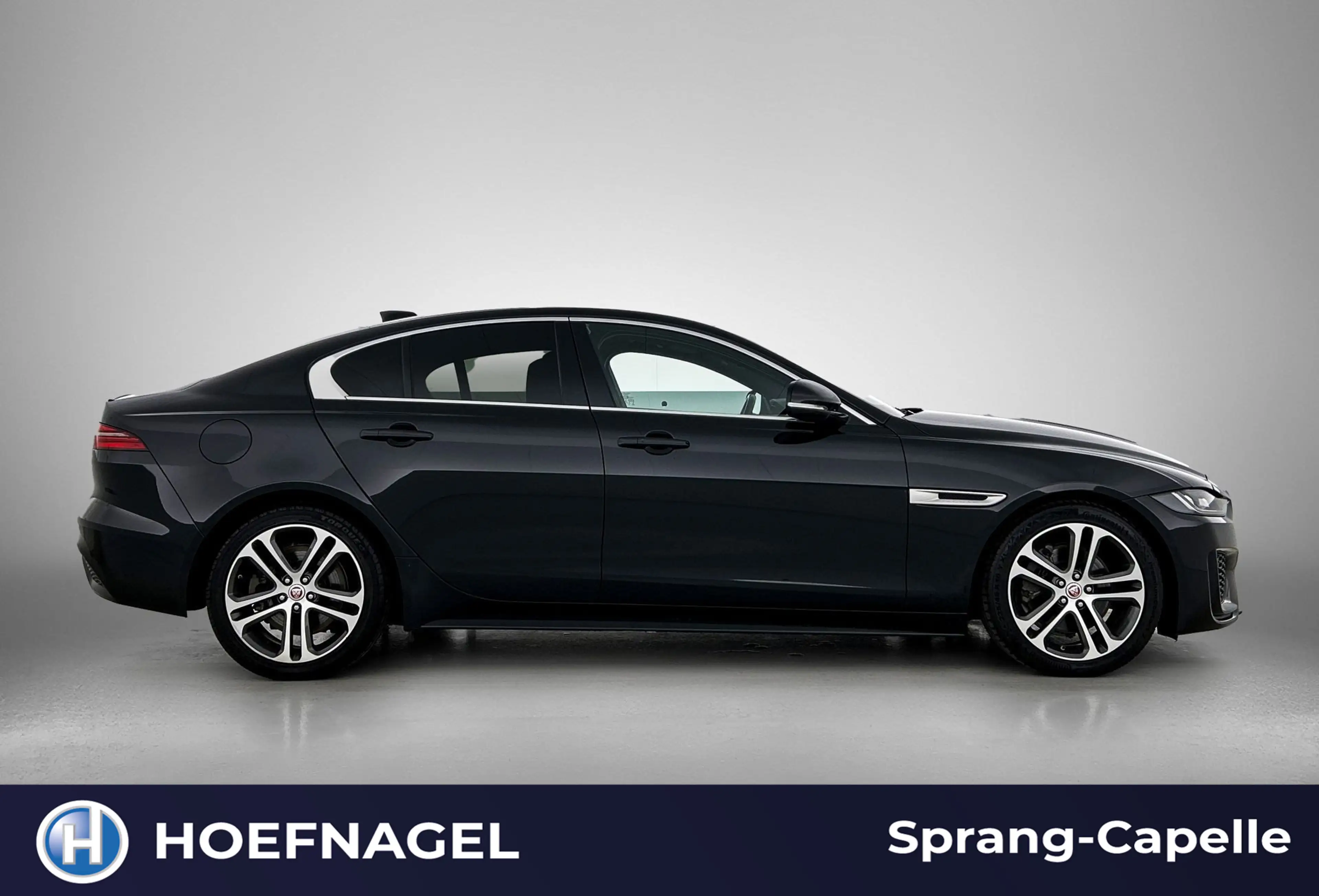 Jaguar XE 2.0 P250 R-Dynamic SE | Camera | Cruise Control | — photo 9