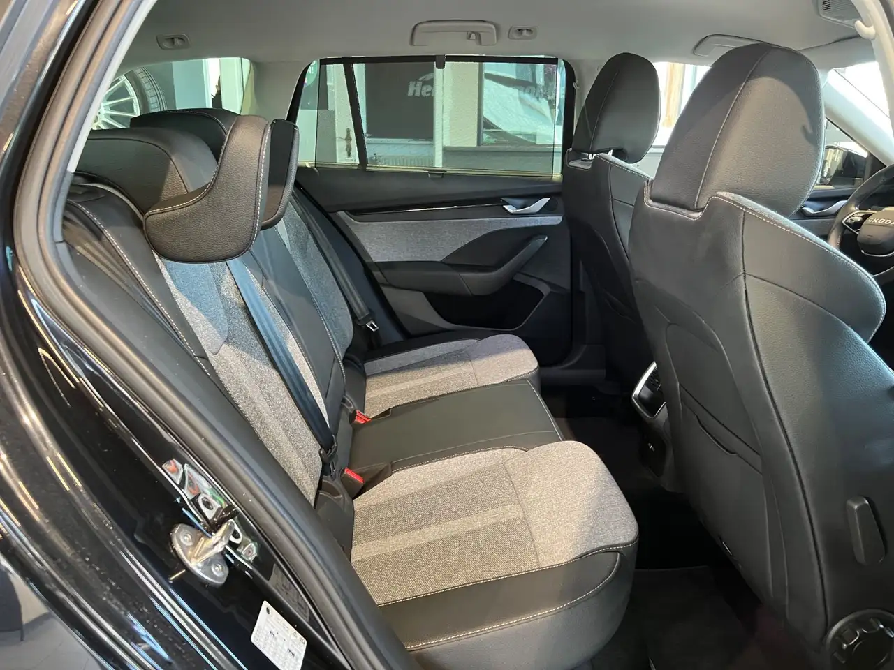 Skoda Octavia Combi 2.0TDI*AHK*LED*NAVI*LANEASSIST, миниатюра 20