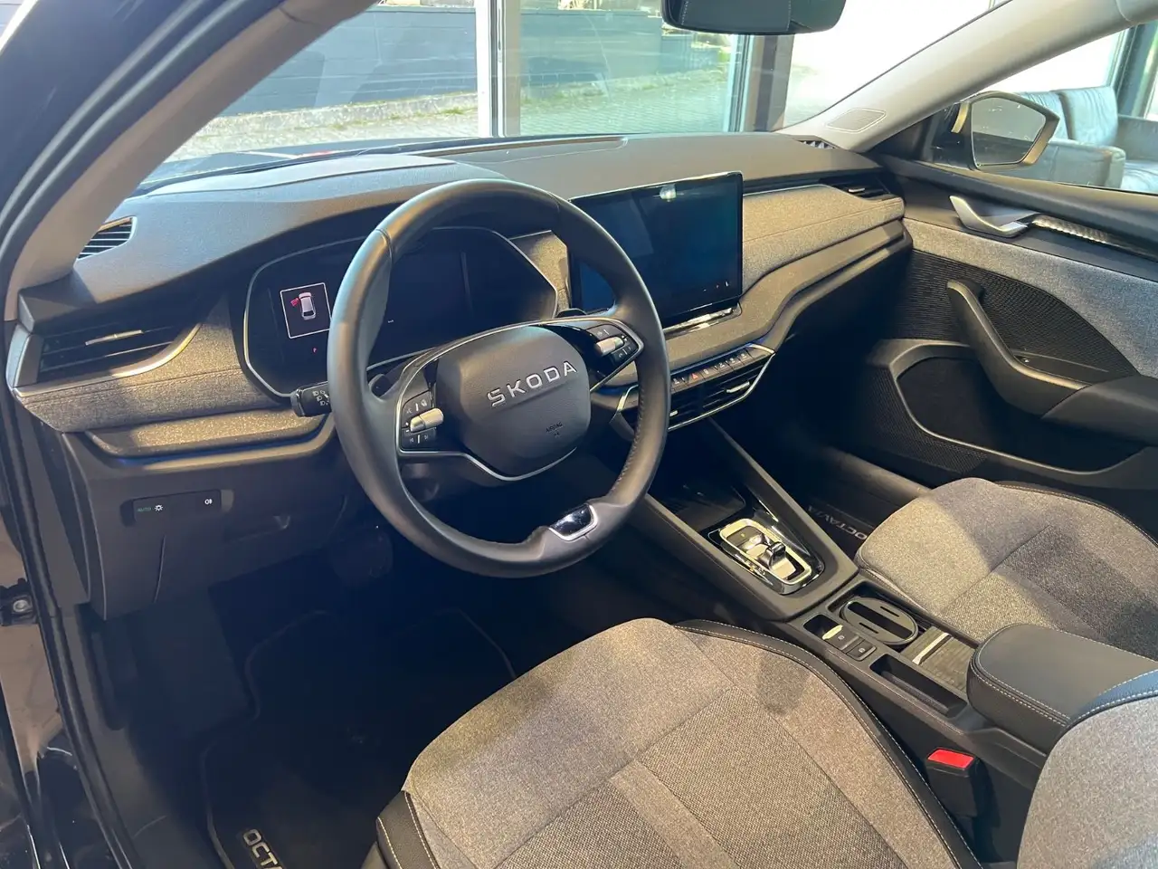Skoda Octavia Combi 2.0TDI*AHK*LED*NAVI*LANEASSIST, миниатюра 13