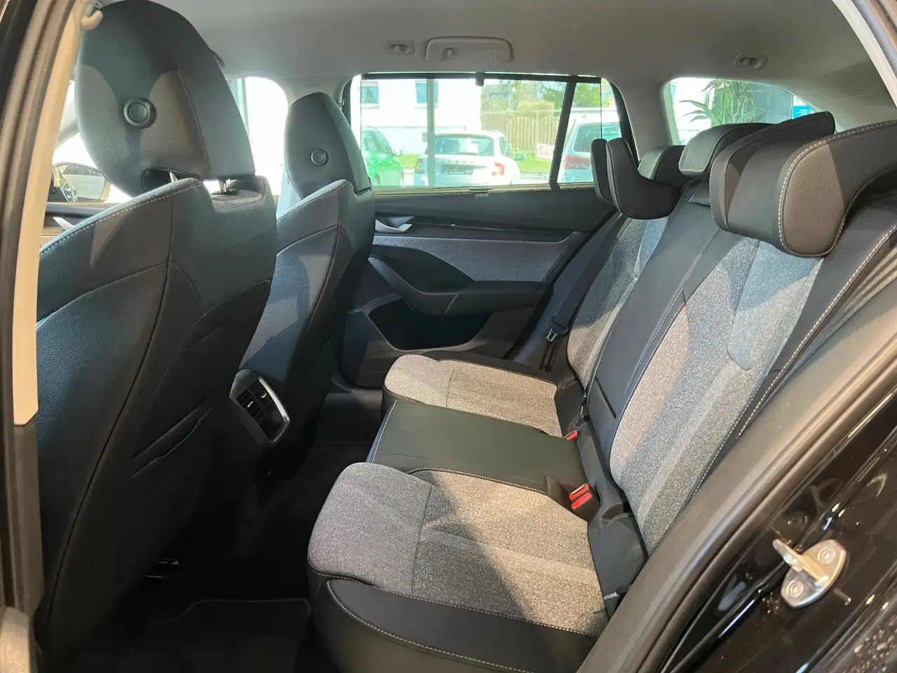 Skoda Octavia Combi 2.0TDI*AHK*LED*NAVI*LANEASSIST, миниатюра 15