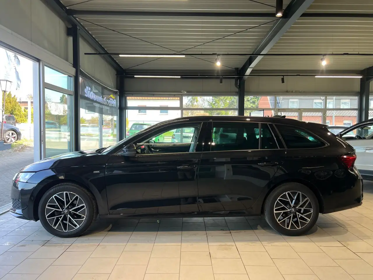 Skoda Octavia Combi 2.0TDI*AHK*LED*NAVI*LANEASSIST, миниатюра 5