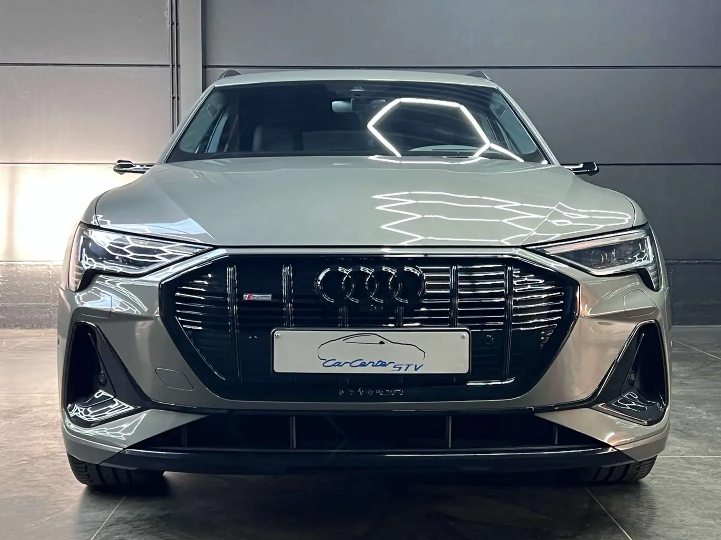 Audi e-tron 55 Quattro S Line *** Verkocht **** VENDU *** Gris - 2