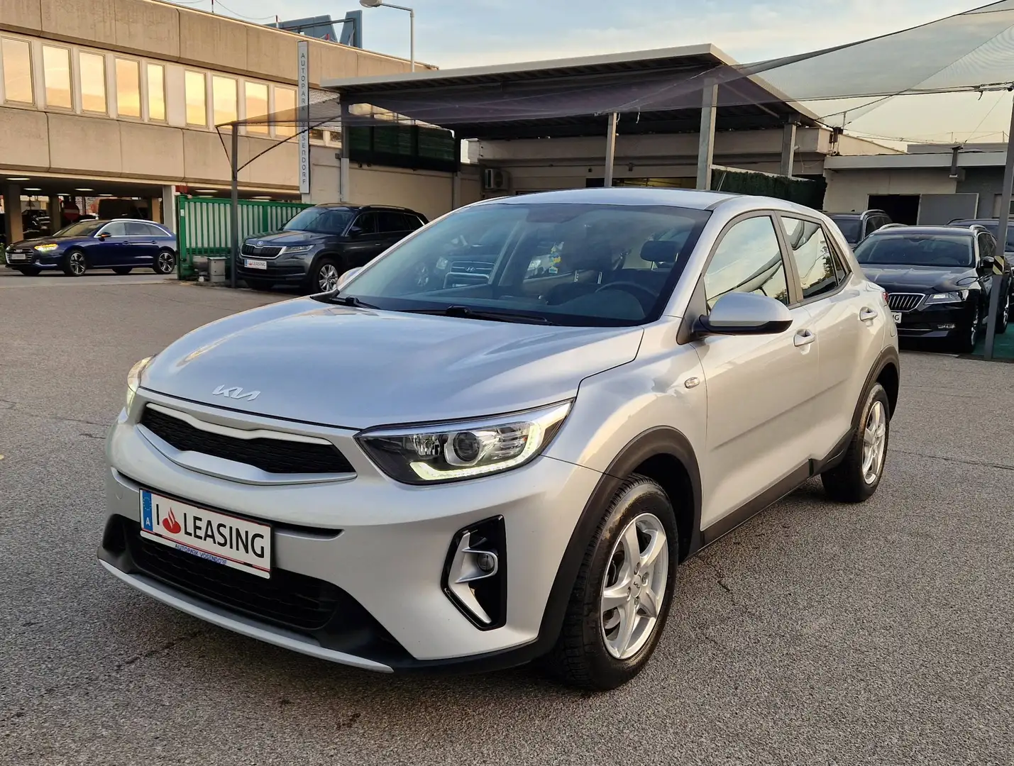 Kia Stonic 1.2 DPI Titan Silber - 1