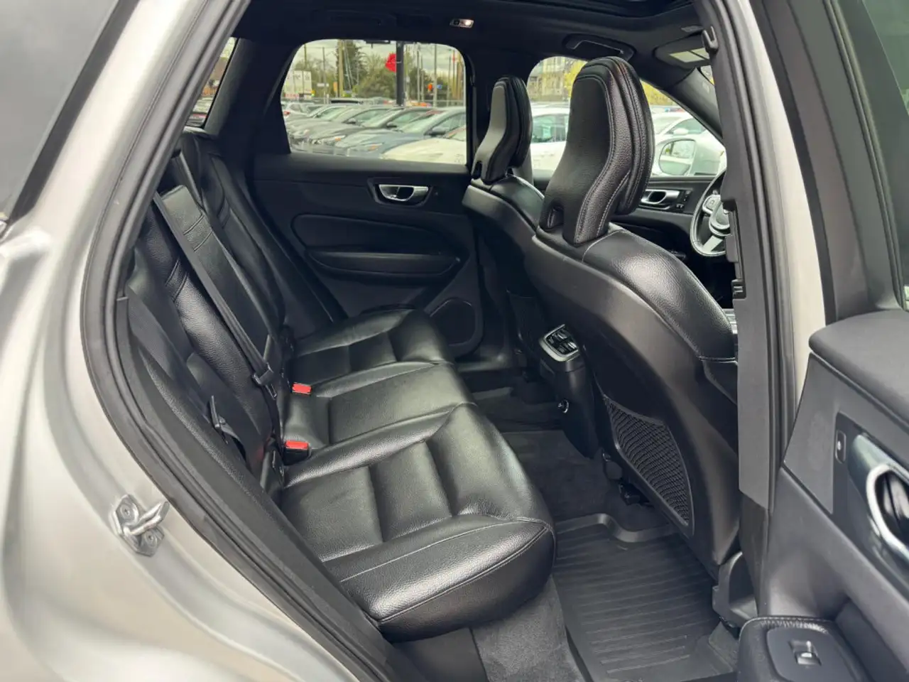 Volvo XC60 снимка Volvo XC60