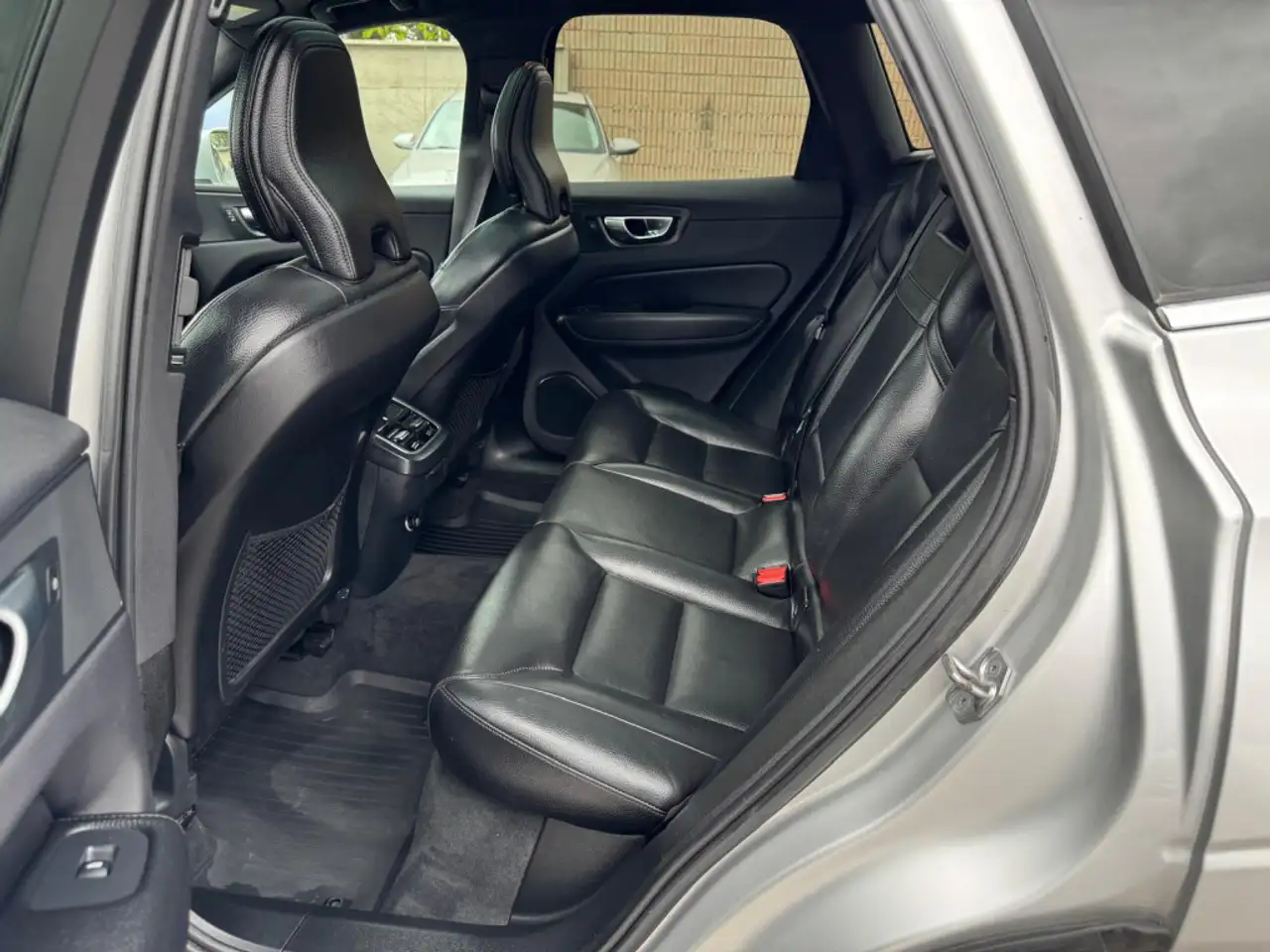 Volvo XC60 снимка Volvo XC60