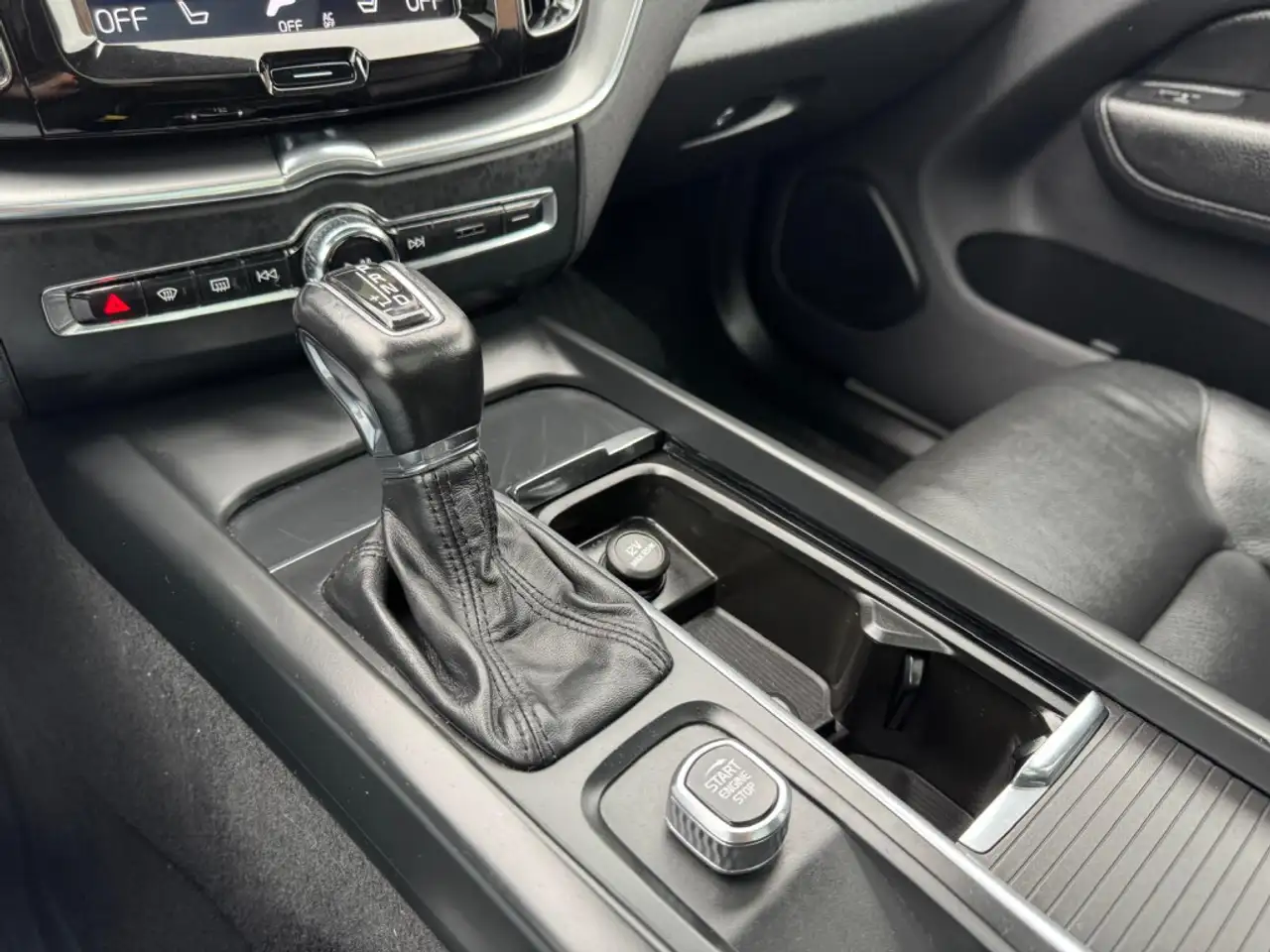 Volvo XC60 снимка Volvo XC60
