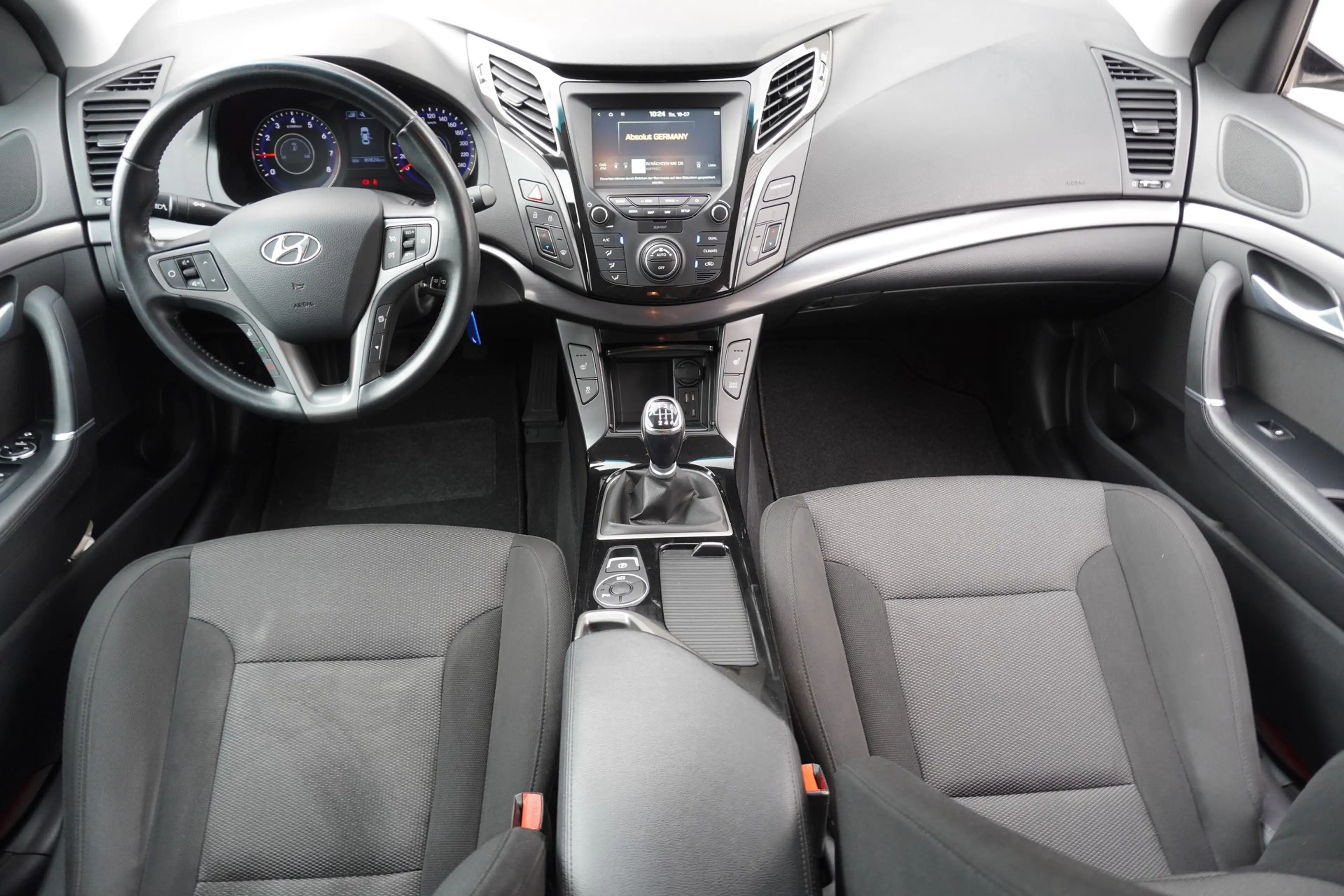Hyundai i40 Kombi 1.6 blue Space — photo 13