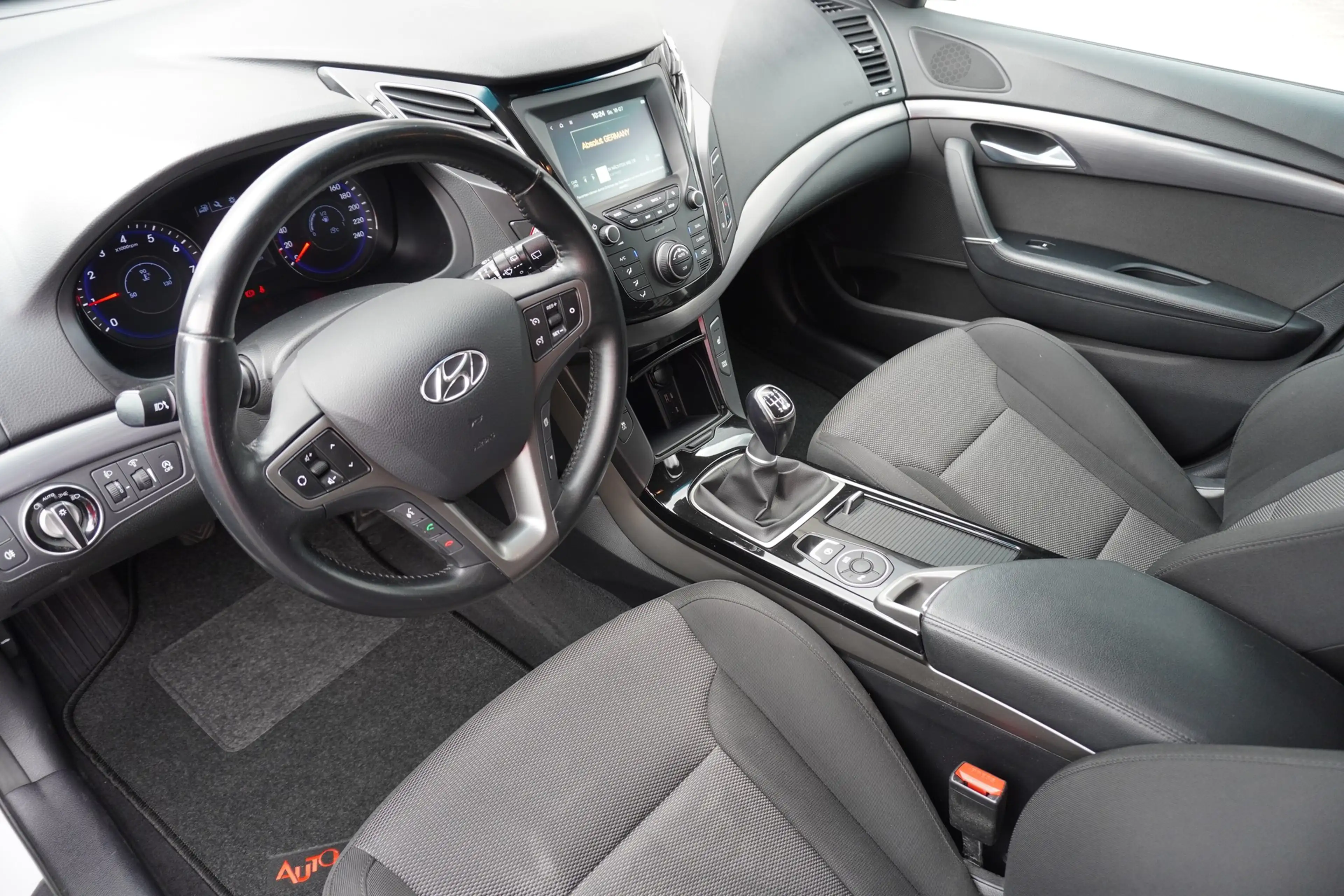 Hyundai i40 Kombi 1.6 blue Space — photo 9