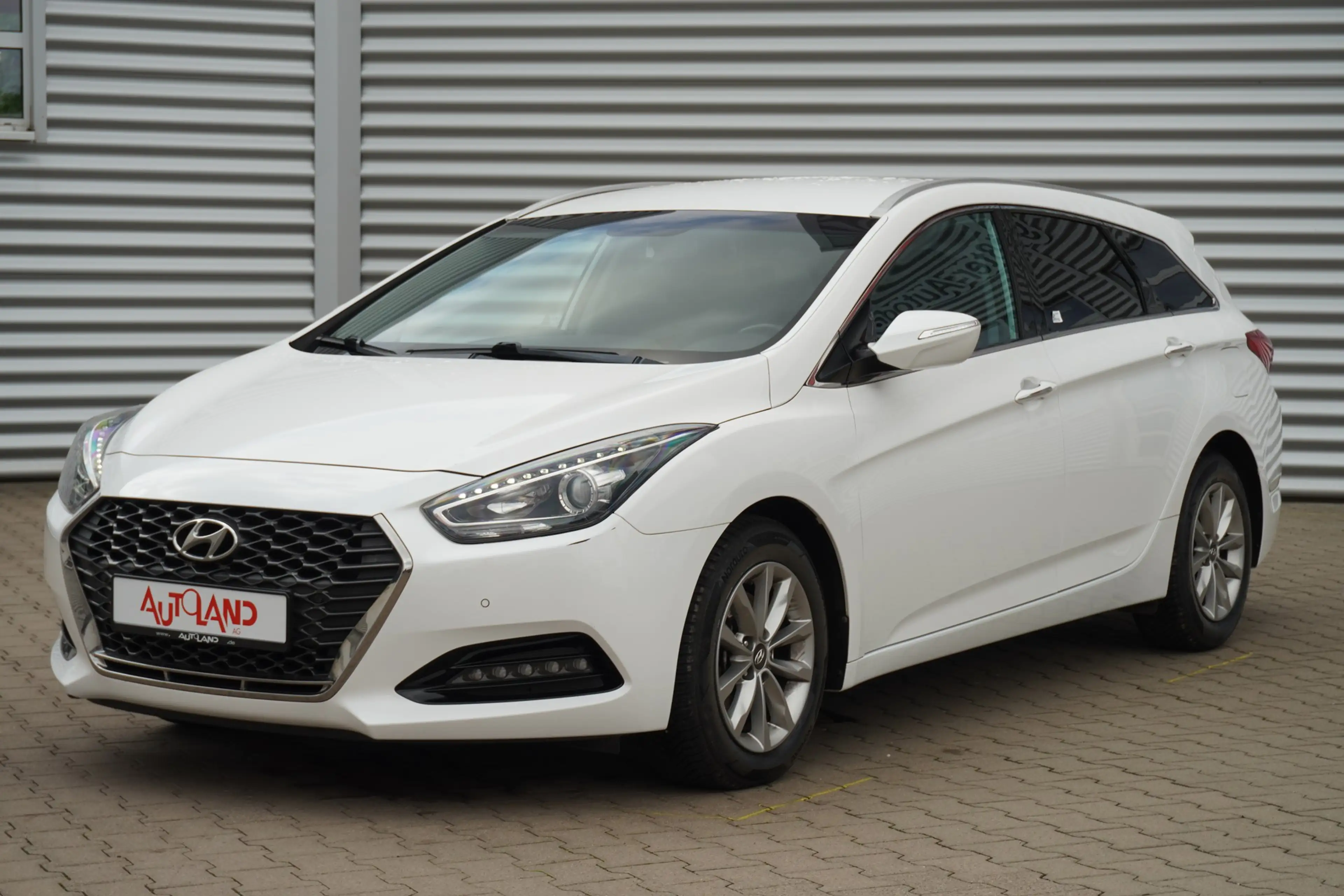Hyundai i40 Kombi 1.6 blue Space — photo 2