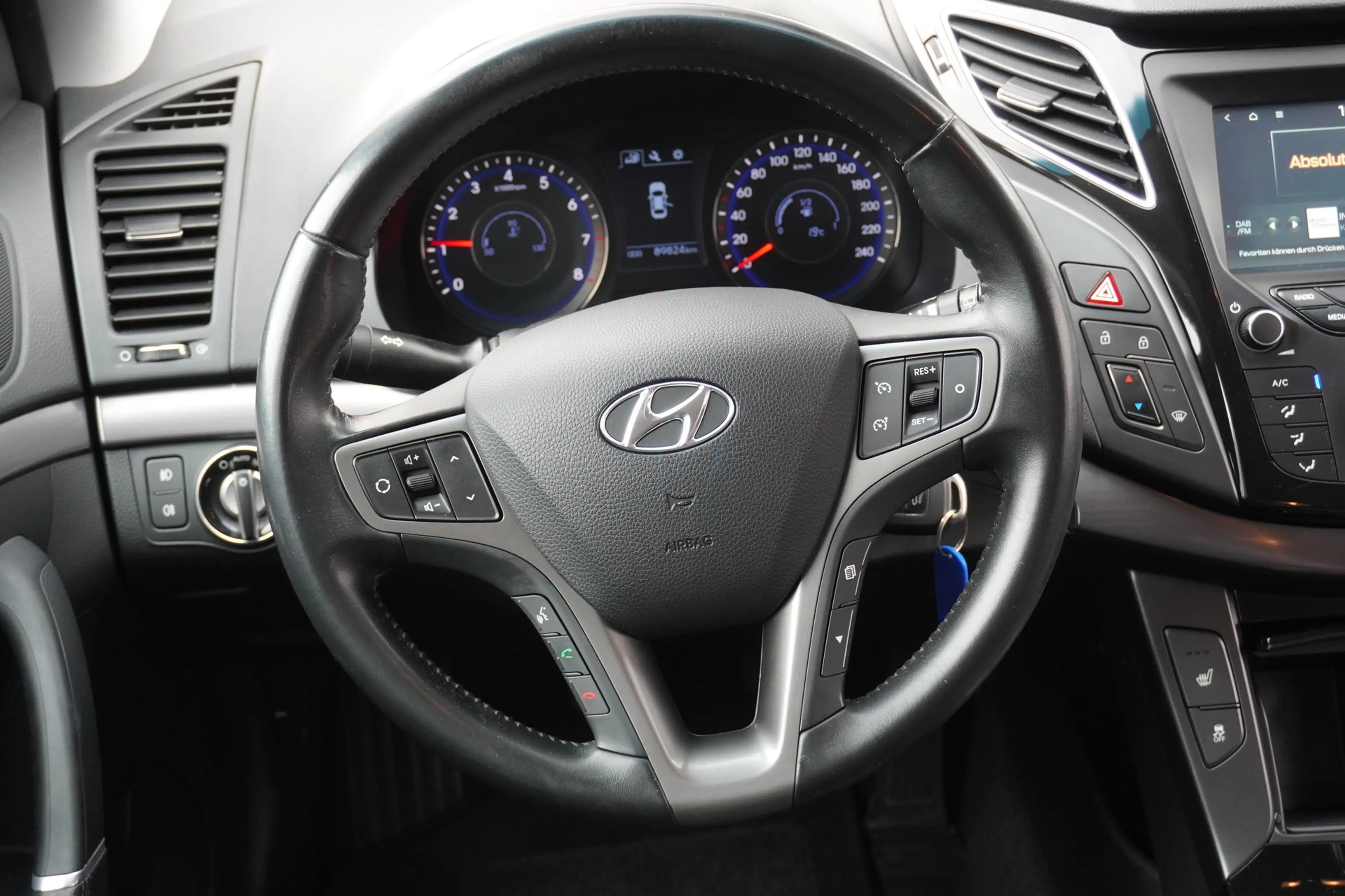 Hyundai i40 Kombi 1.6 blue Space — photo 14