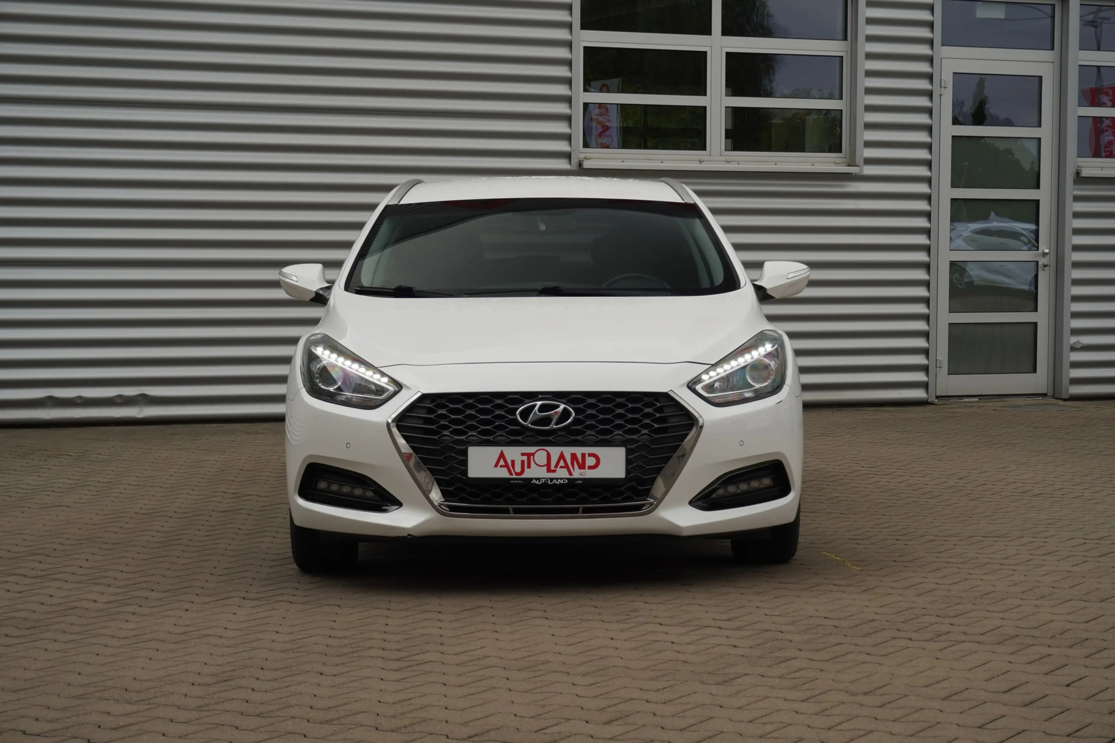 Hyundai i40 Kombi 1.6 blue Space — photo 3