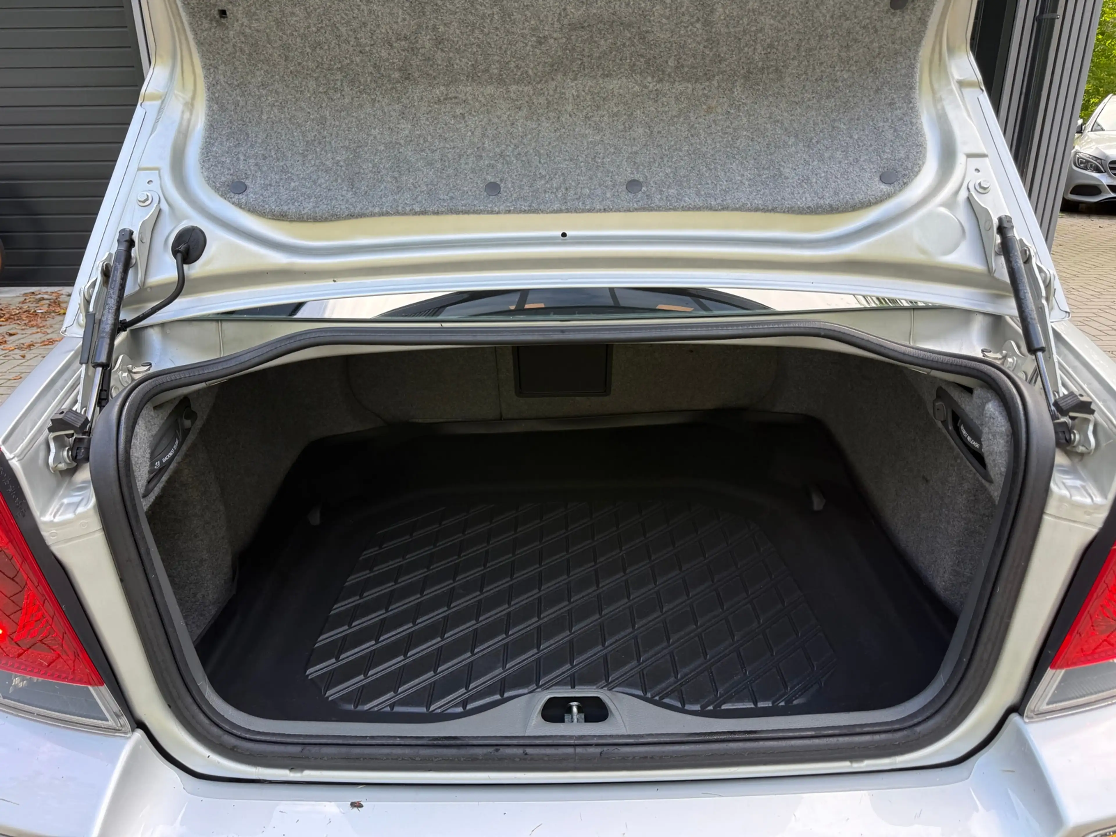 Volvo S60 2.4 Summum — photo 14