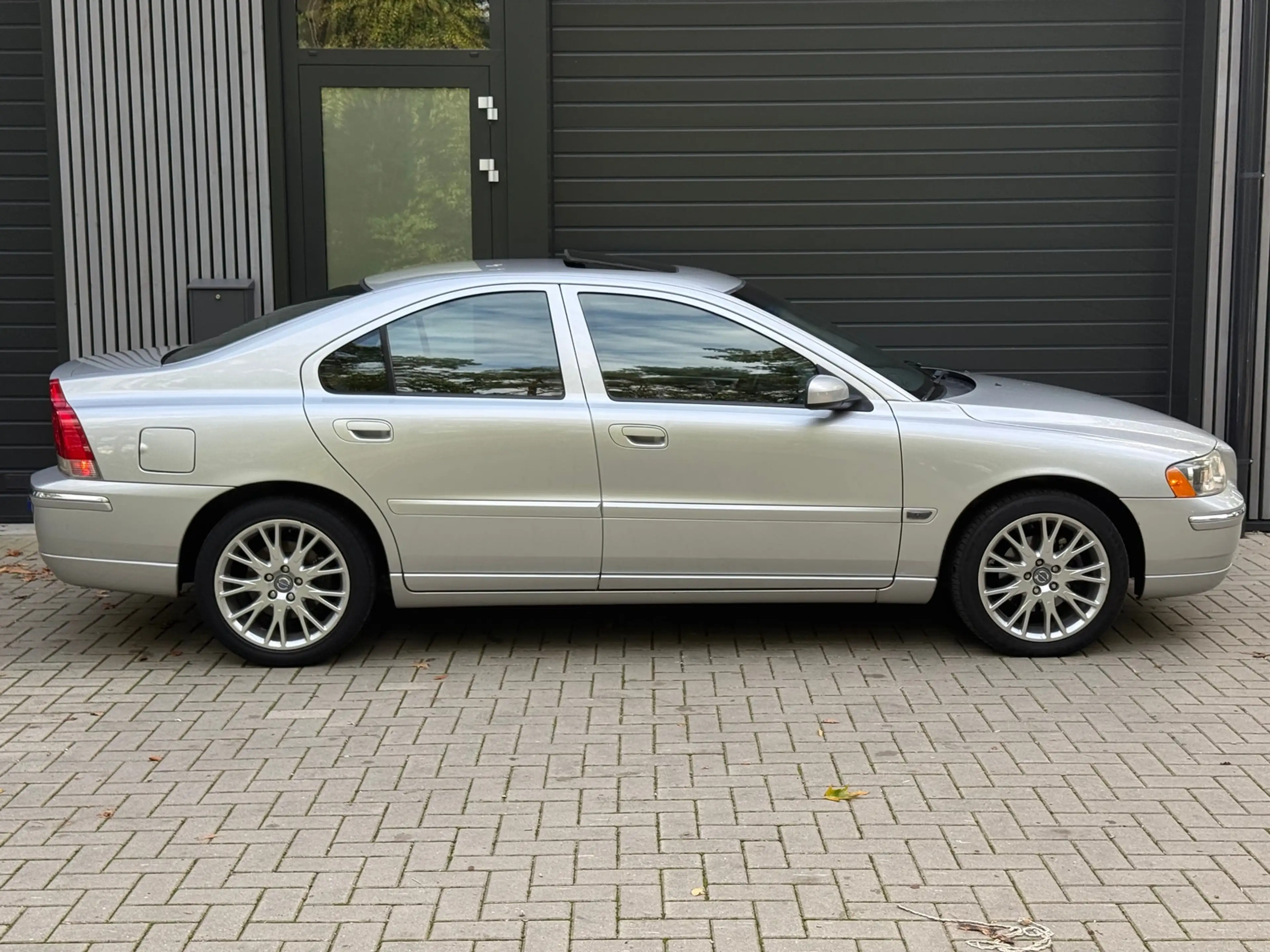 Volvo S60 2.4 Summum — photo 17