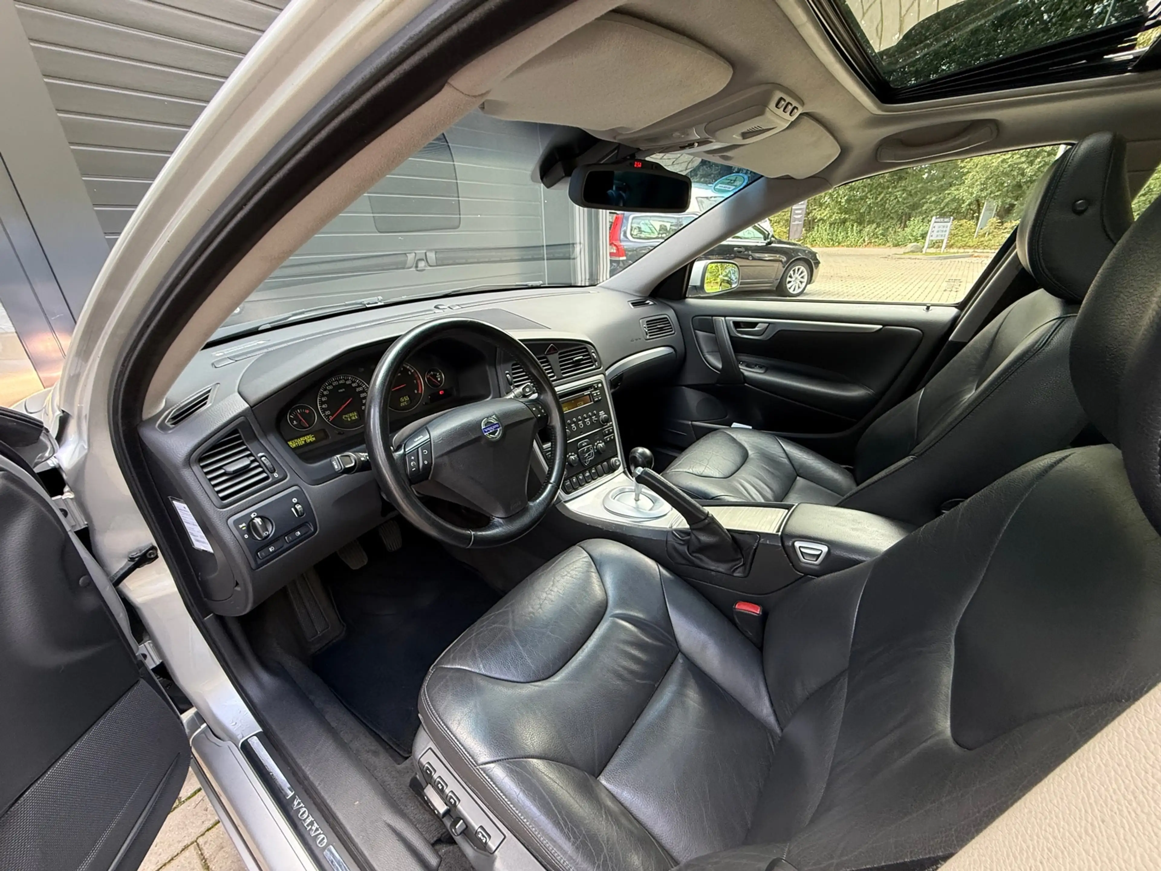 Volvo S60 2.4 Summum — photo 9