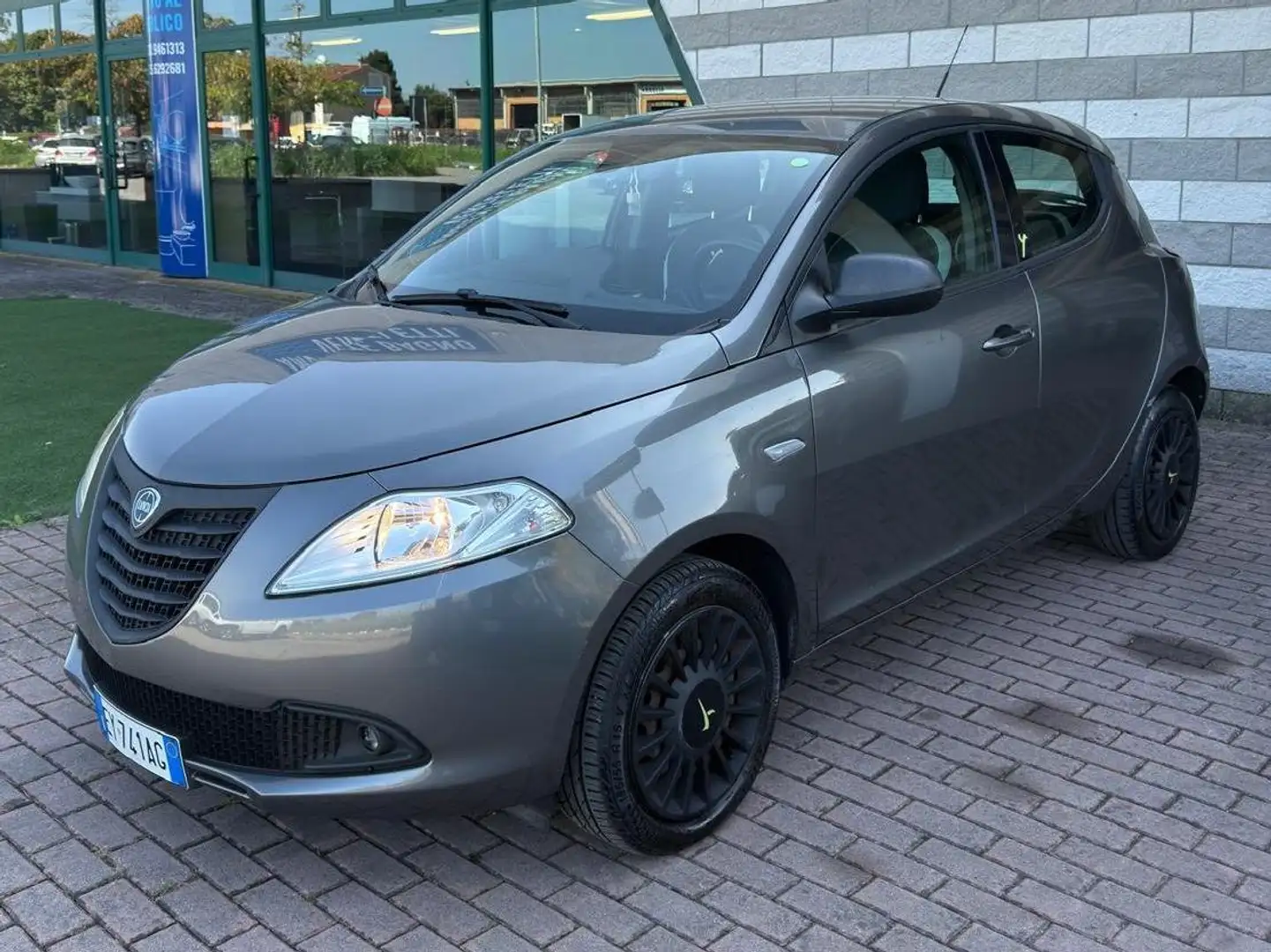 Lancia Ypsilon Ypsilon III 2011 1.2 8v Silver c/clima 69cv Grau - 2
