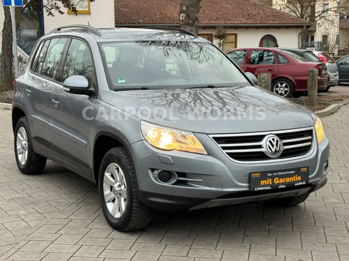 Volkswagen Tiguan 2.0TSI Track & Field 4Motion AUTOMATIK Grau - 2