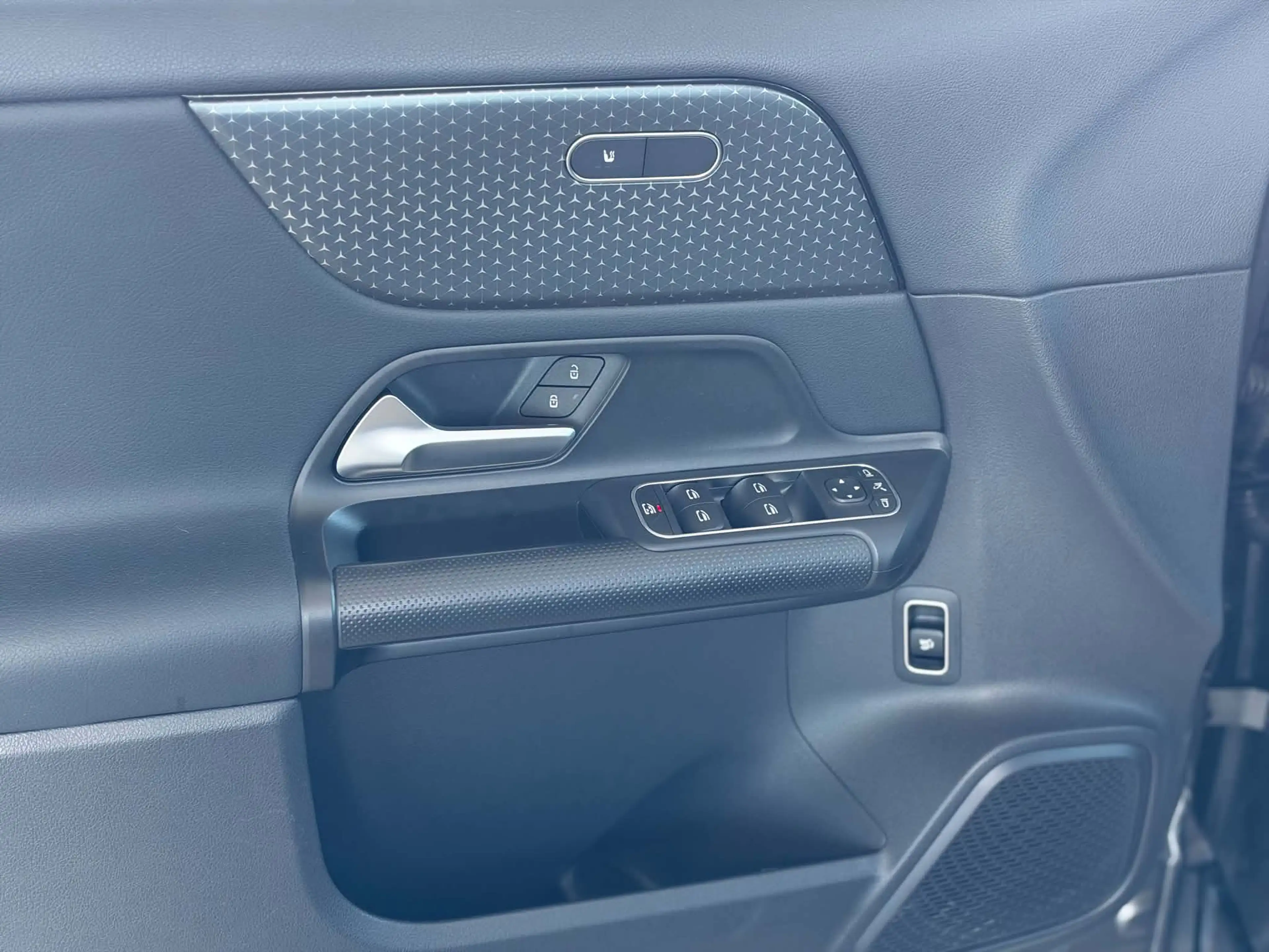 Mercedes-Benz GLA 180 2025 automaat trekhaak gps achteruitrijcamera — photo 7
