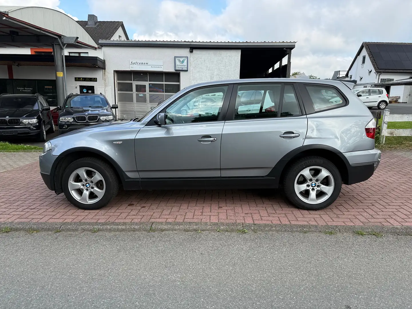 BMW X3 xDirve 20d Navigation Xenon HU AU 05/2026 Grau - 2
