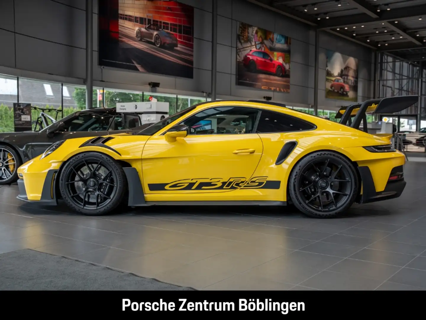 Porsche 992 911 GT3 RS BOSE Sport Chrono Sportabgas LED Geel - 2