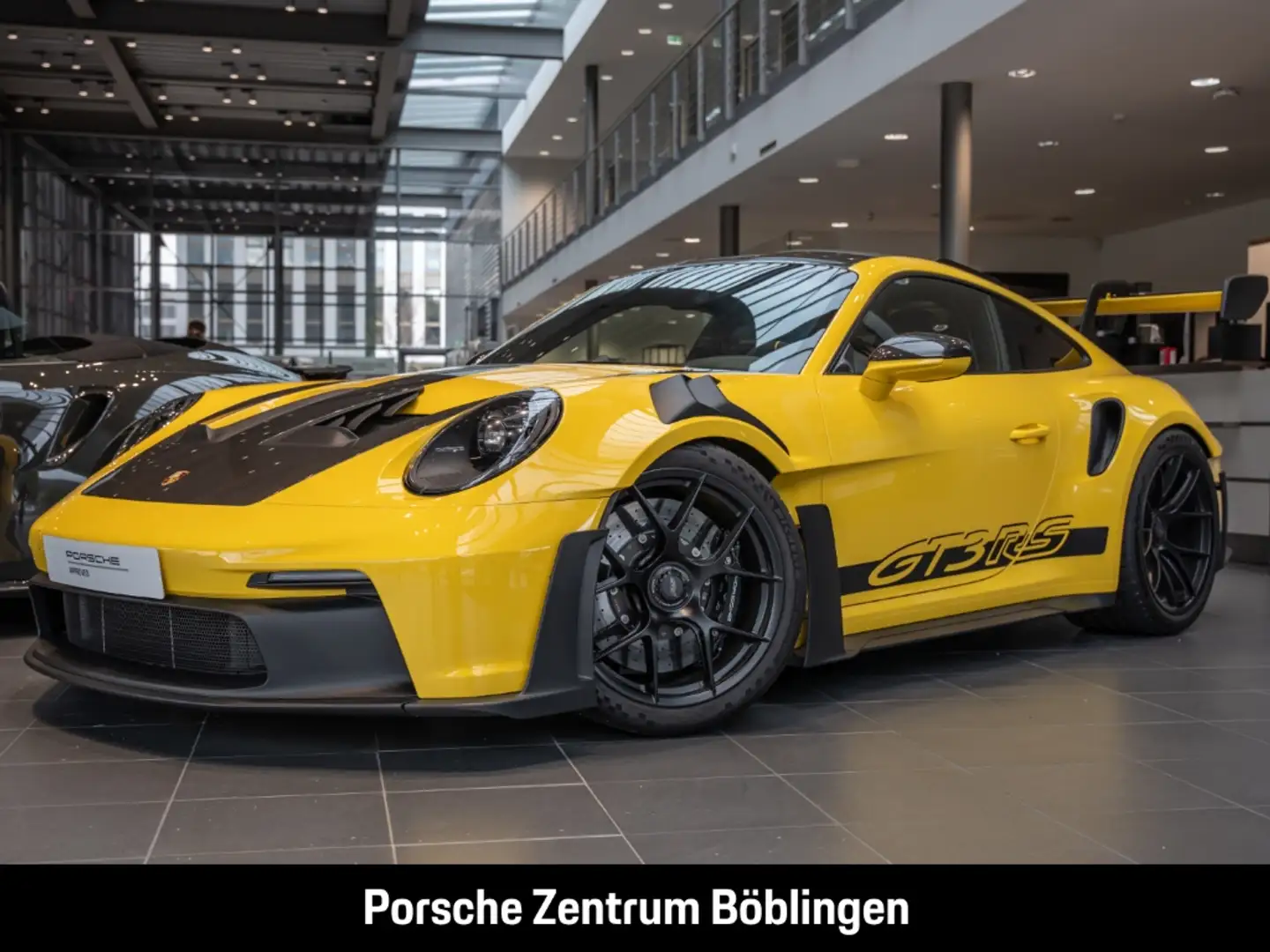 Porsche 992 911 GT3 RS BOSE Sport Chrono Sportabgas LED Geel - 1
