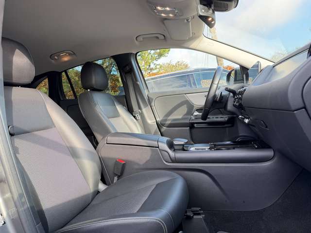 Mercedes-Benz GLA 180 2020 — vignette 12