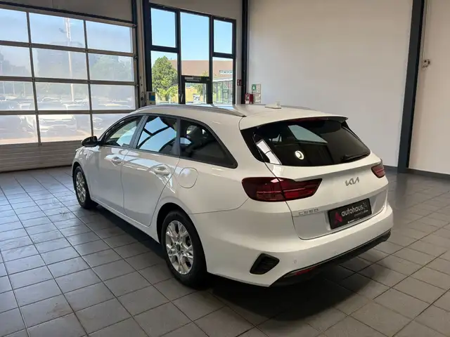 Kia Ceed view 4