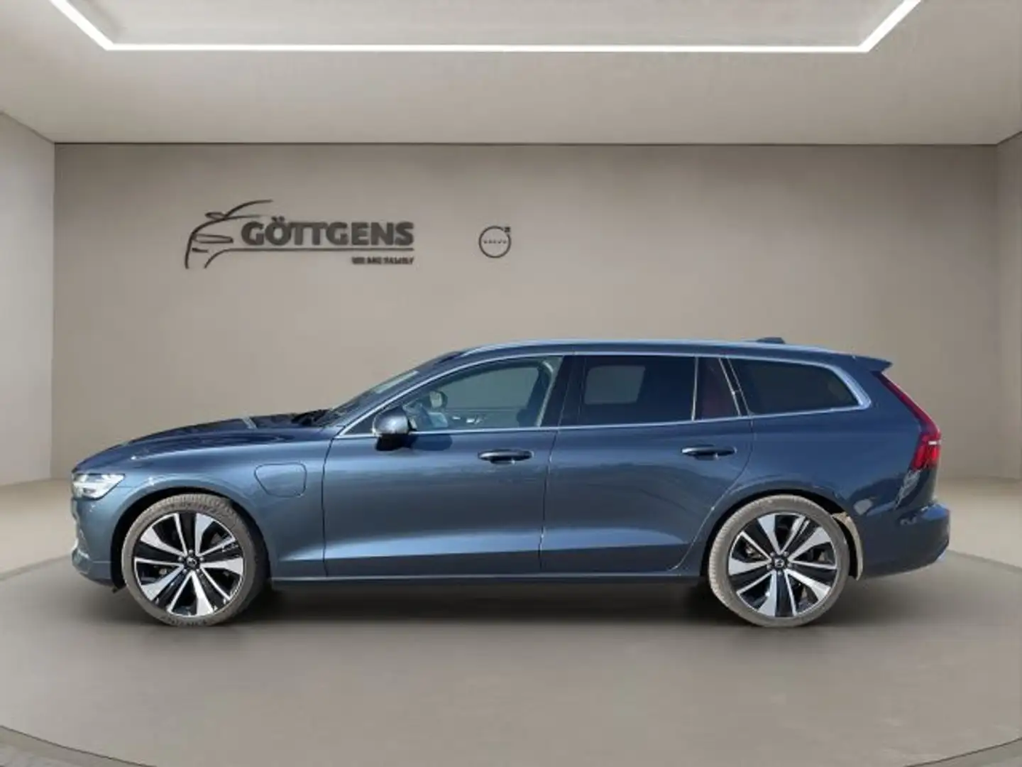 Volvo V60 T8 RECHARGE INSCRIPTION AHK PANO 360° NAVI 19 Bleu - 2