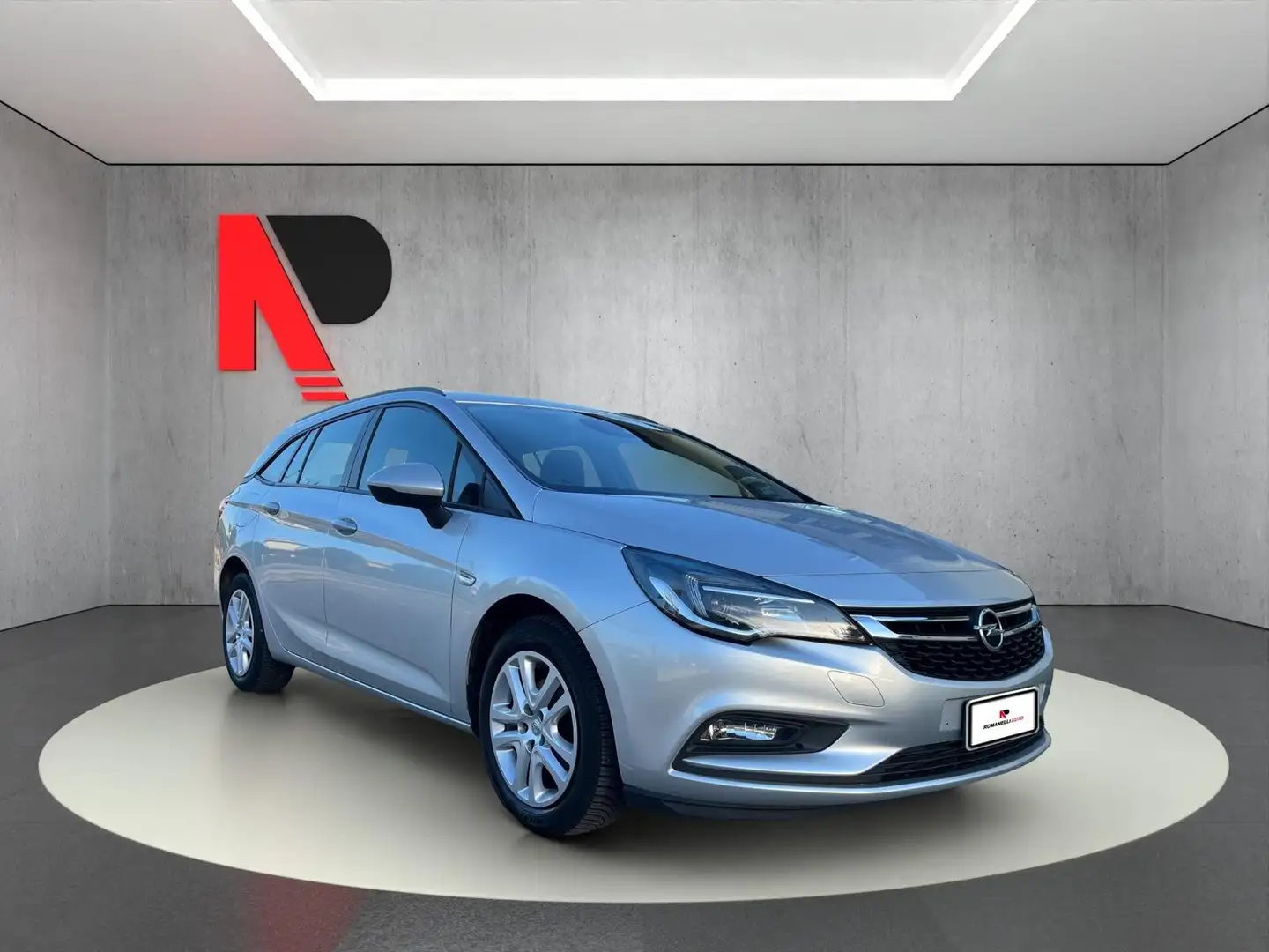 Opel Astra Sports Tourer 1.6 cdti 110 Cv *GANCIO TRAINO* Argento - 2
