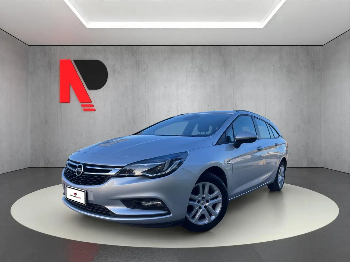 Opel Astra Sports Tourer 1.6 cdti 110 Cv *GANCIO TRAINO* Argento - 1