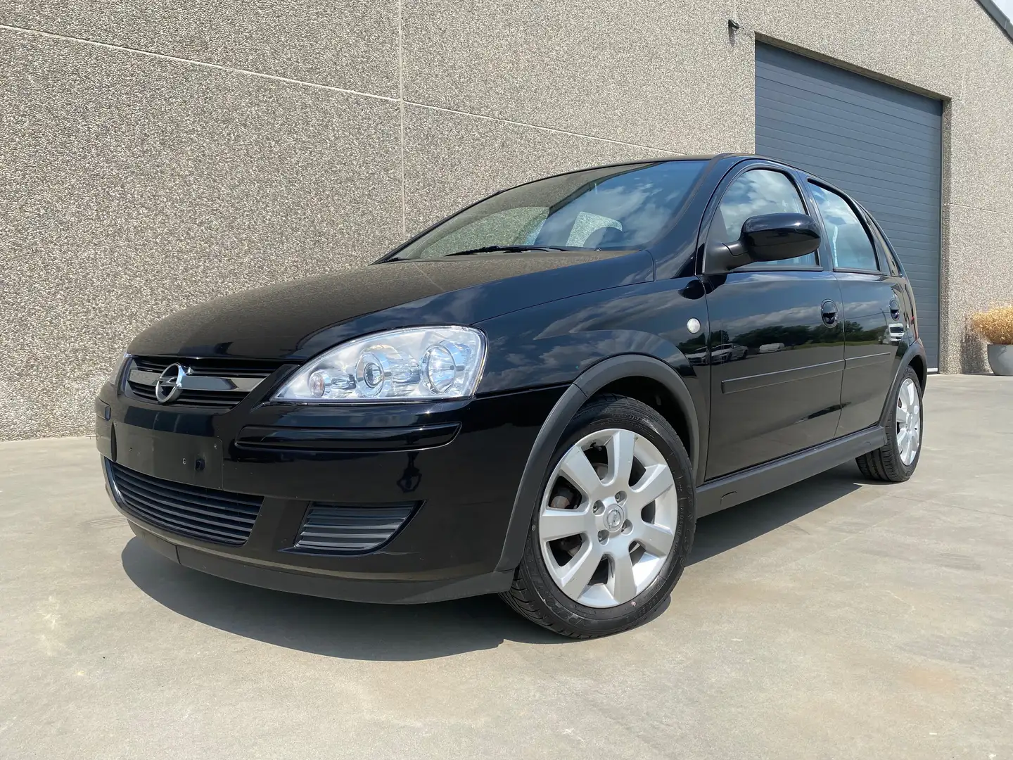 Opel Corsa 1.2i Twinport 80ch - Clim - révision ok Negro - 1