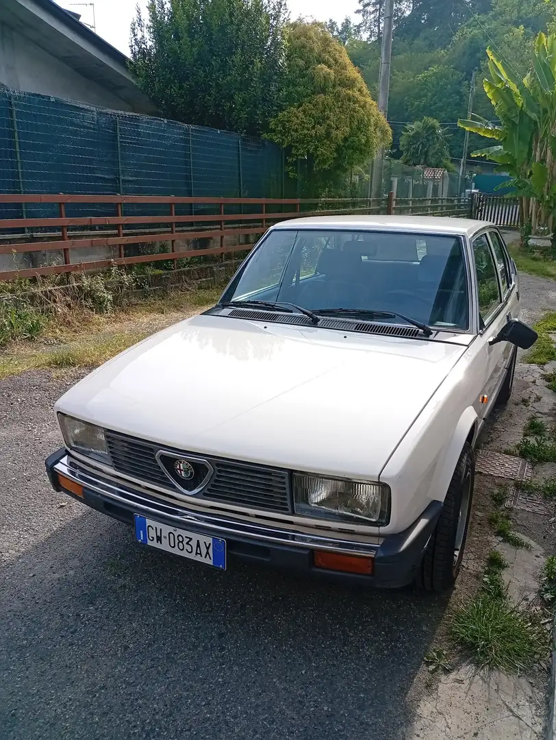 Alfa Romeo Alfetta 2.0 L - 2