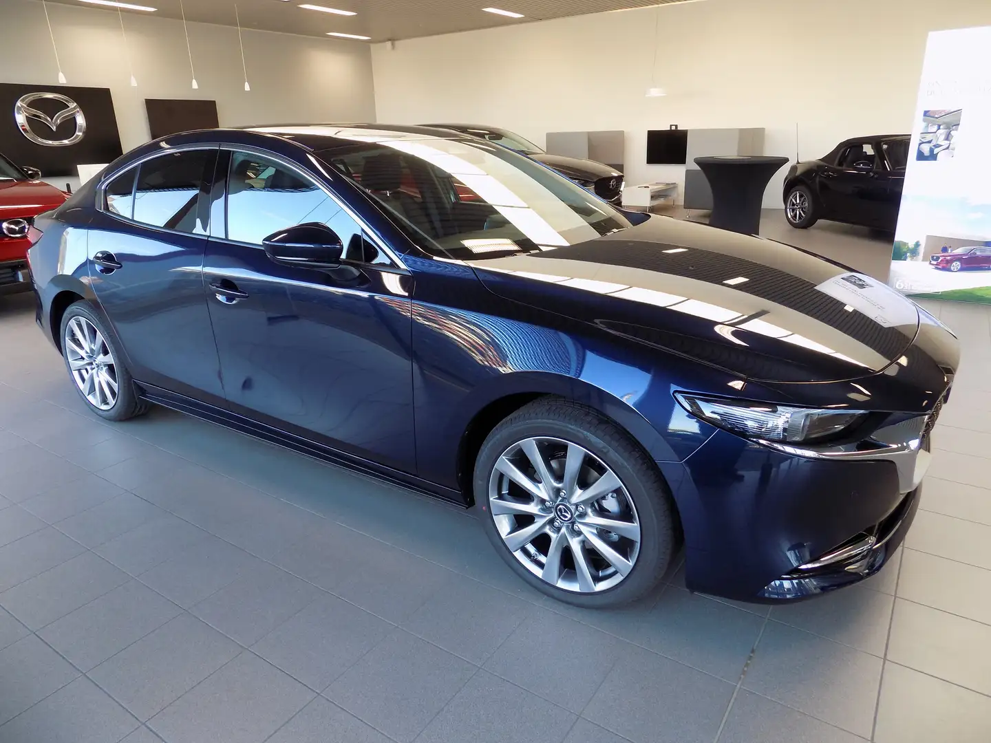 Mazda 3 Sedan 2.0i e-Skyactiv-X 186pk Takumi Automaat Bleu - 2