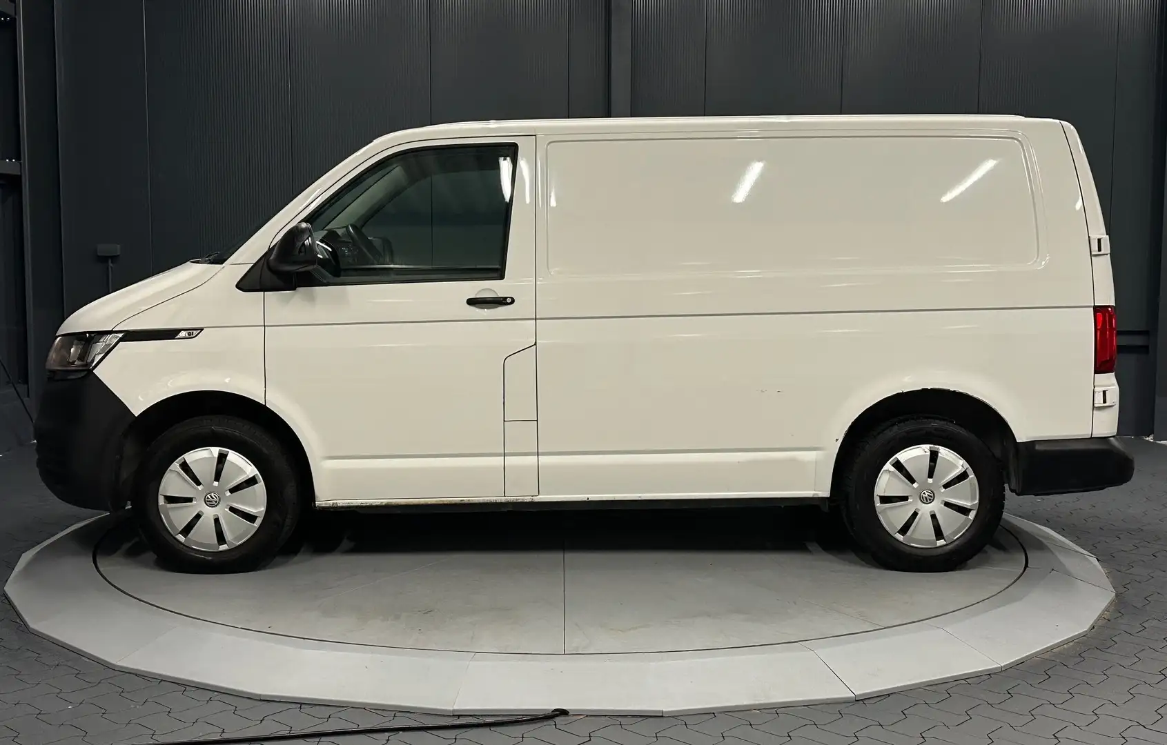 Volkswagen T6.1 Transporter Kasten FWD*3-SITZE*AHK*150PS*DAB*PDC*Allwetter* Weiß - 2