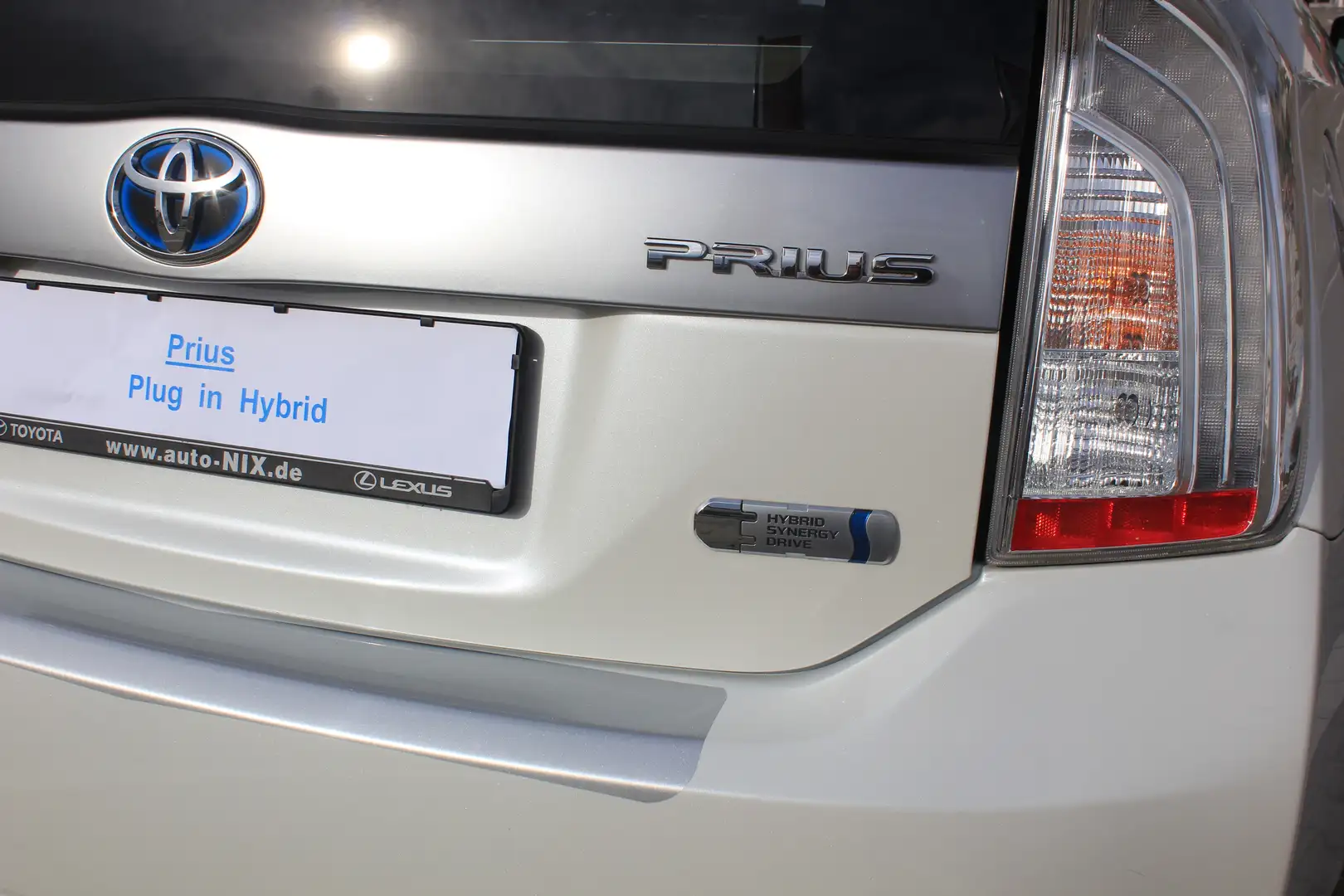 Toyota Prius Prius Plug-in (Hybrid) Comfort Білий - 2