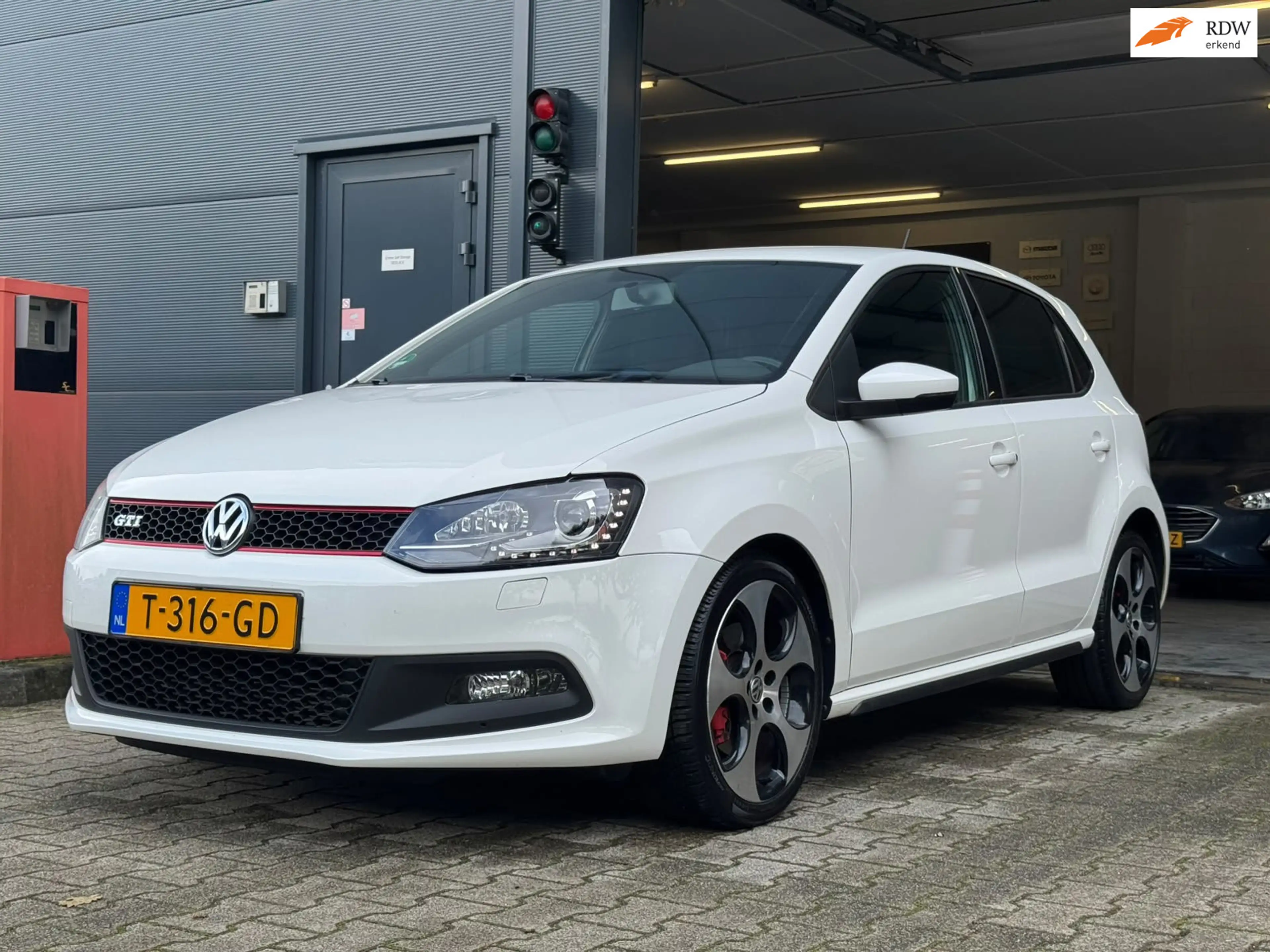 Volkswagen Polo GTI 1.4 TSI / XENON / LED-DAGRIJ / P.SENSOREN / CRUISE
