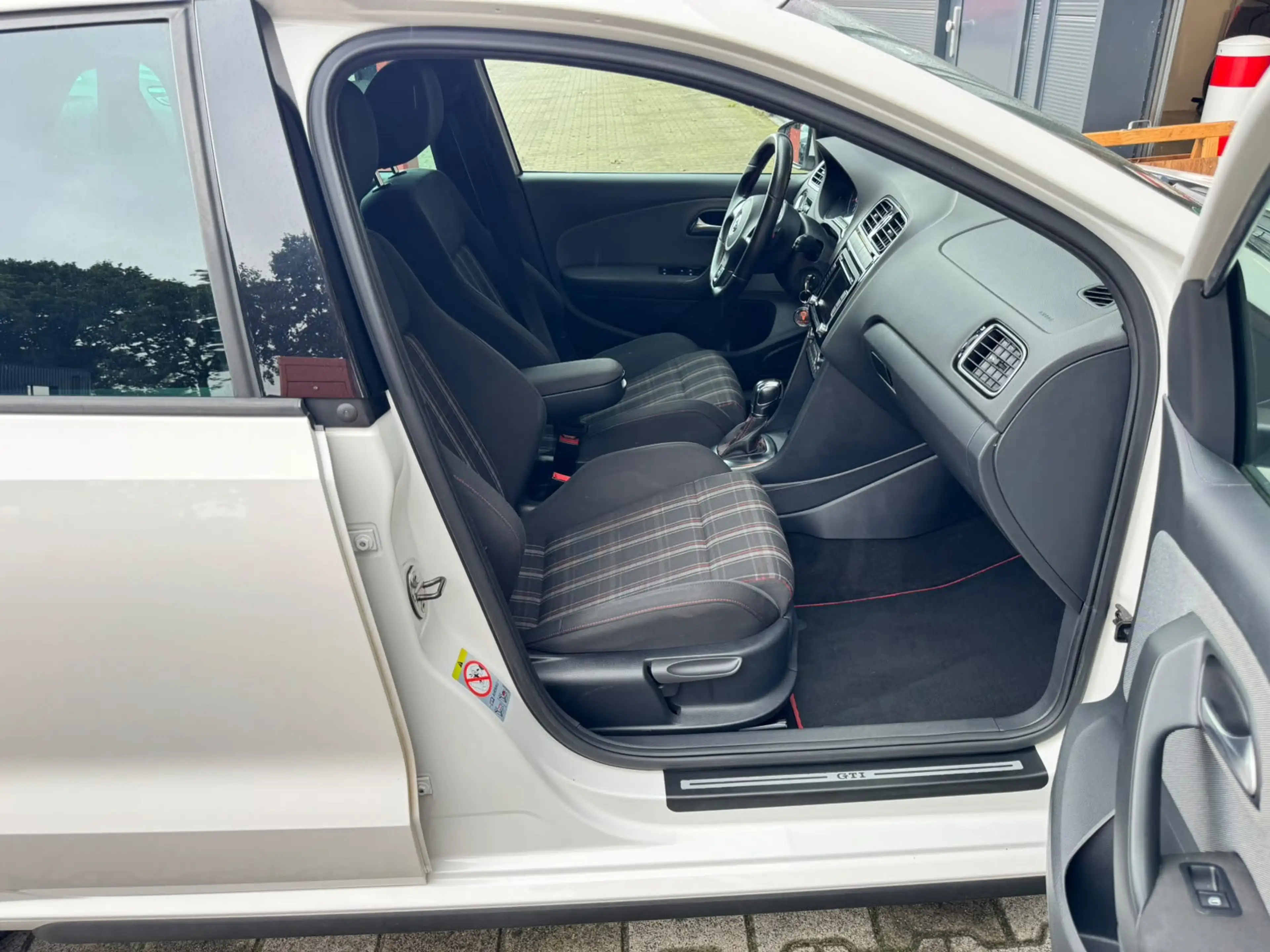 Volkswagen Polo GTI 1.4 TSI / XENON / LED-DAGRIJ / P.SENSOREN / CRUISE — photo 20