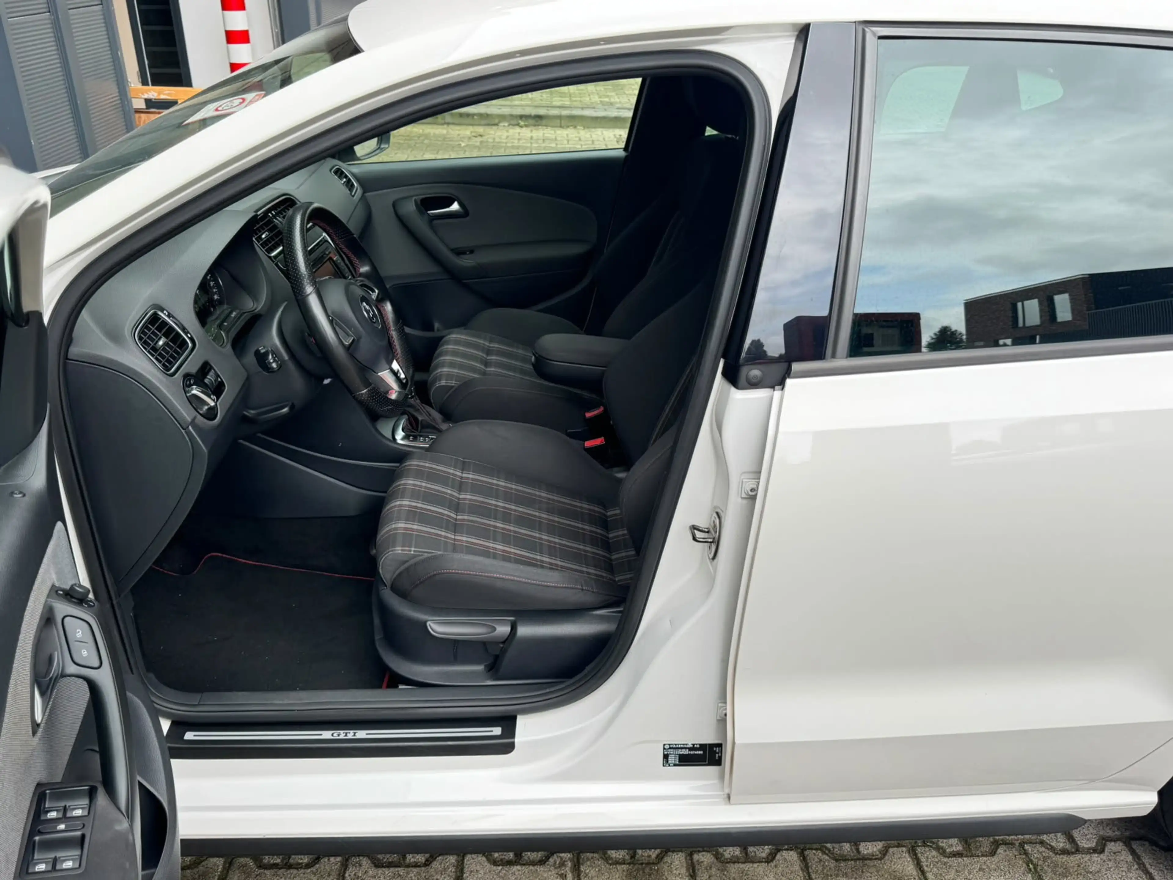 Volkswagen Polo GTI 1.4 TSI / XENON / LED-DAGRIJ / P.SENSOREN / CRUISE — photo 18