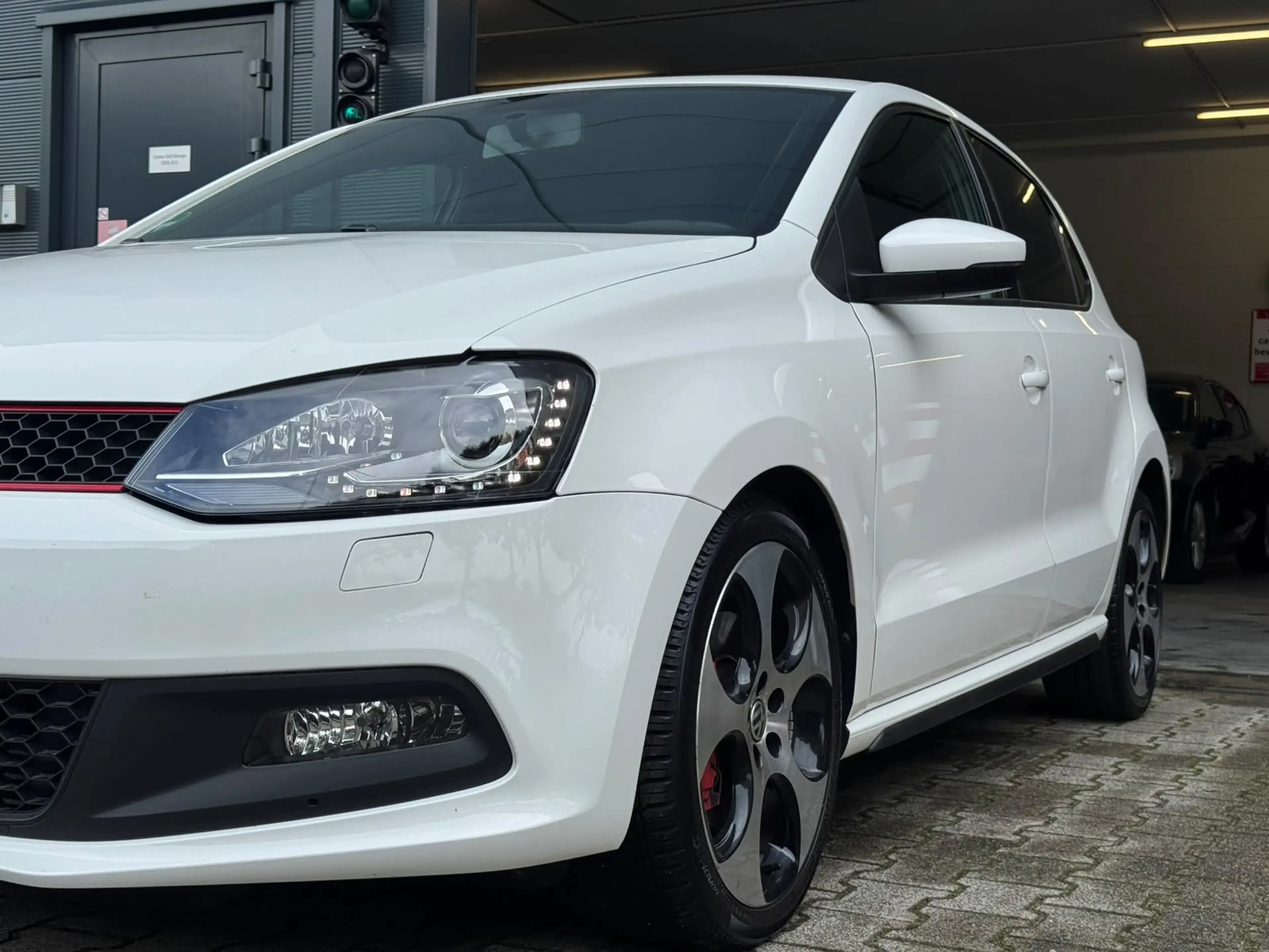 Volkswagen Polo GTI 1.4 TSI / XENON / LED-DAGRIJ / P.SENSOREN / CRUISE — photo 2