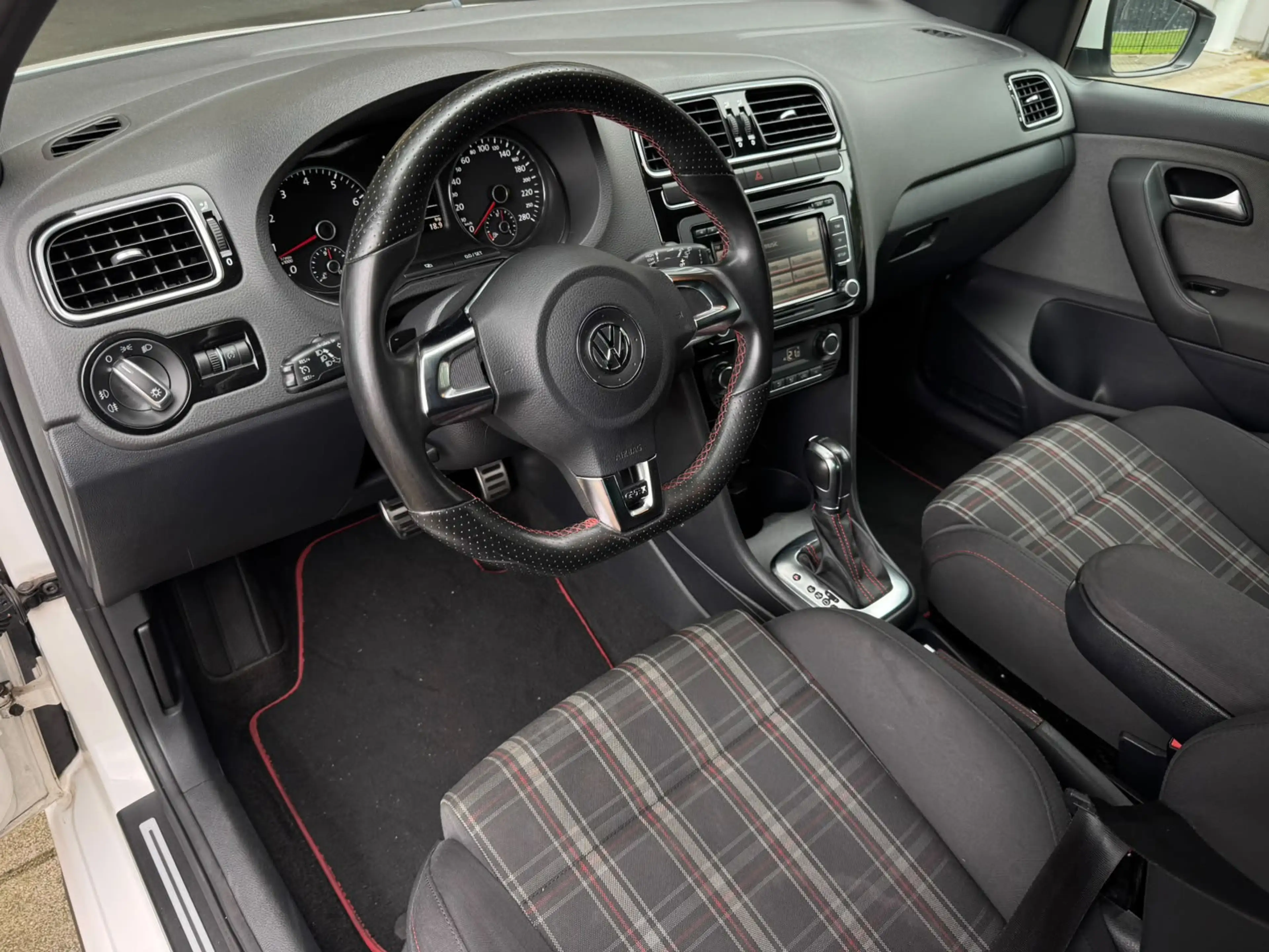 Volkswagen Polo GTI 1.4 TSI / XENON / LED-DAGRIJ / P.SENSOREN / CRUISE — photo 19