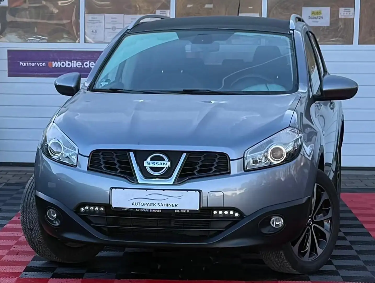 Nissan Qashqai I-Way 4X4*PANO*KLIMA Grau - 1