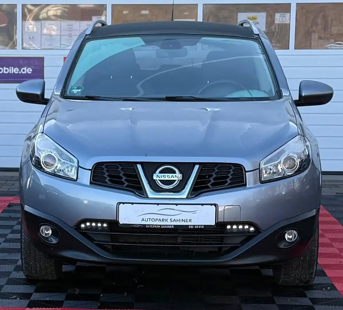Nissan Qashqai I-Way 4X4*PANO*KLIMA Grau - 2