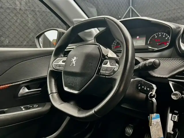 Peugeot 208 view 12