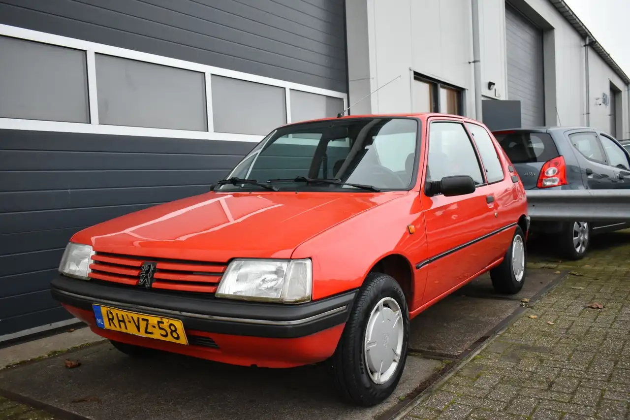 Peugeot 205
