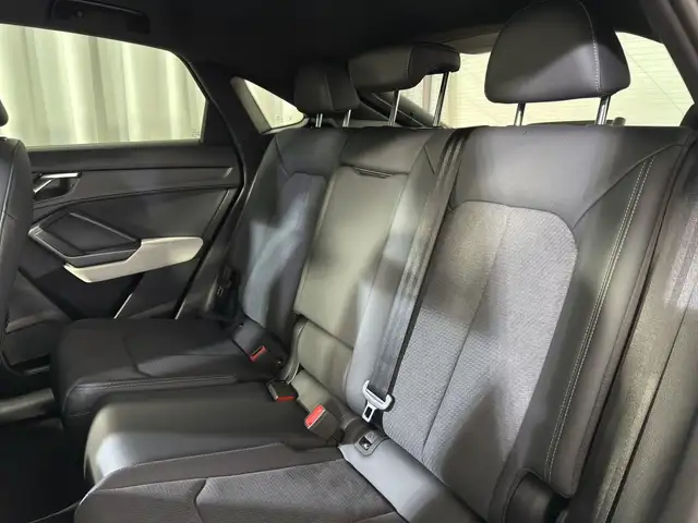 Audi Q3 view 14