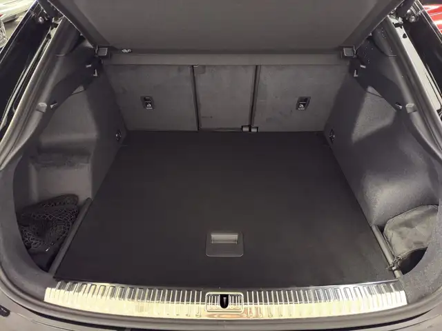 Audi Q3 view 15
