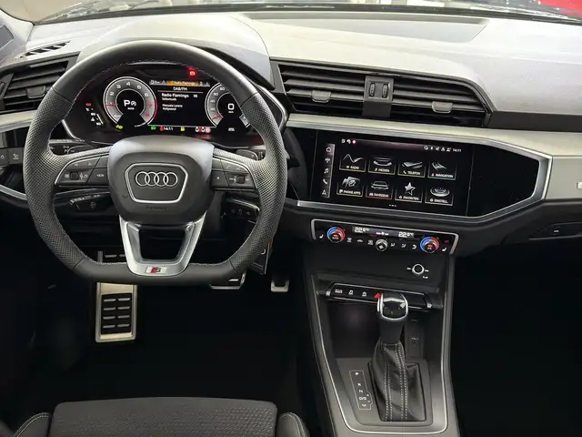 Audi Q3 view 7