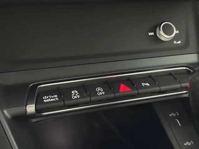 Audi Q3 view 12